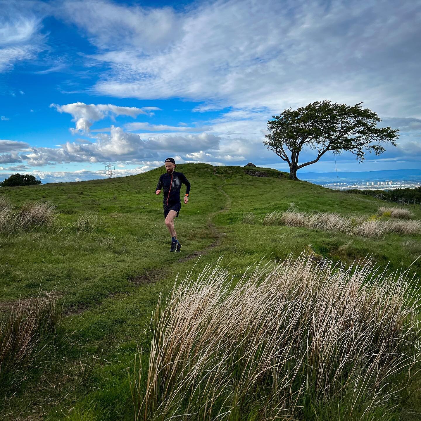 Do you get bored with certain routes and runs? Or does the familiarly bring comfort and / or belonging?

It&rsquo;s nice to notice a trail through all seasonal changes.

#runlonger #trailrunning #ultralife #runlocal #vscotland #teampyllon