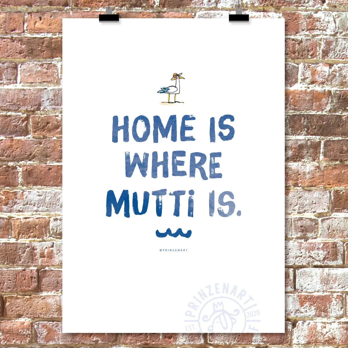 weißes Poster mit blauer Schrift an Clips, Spruch: Home is where Mutti is