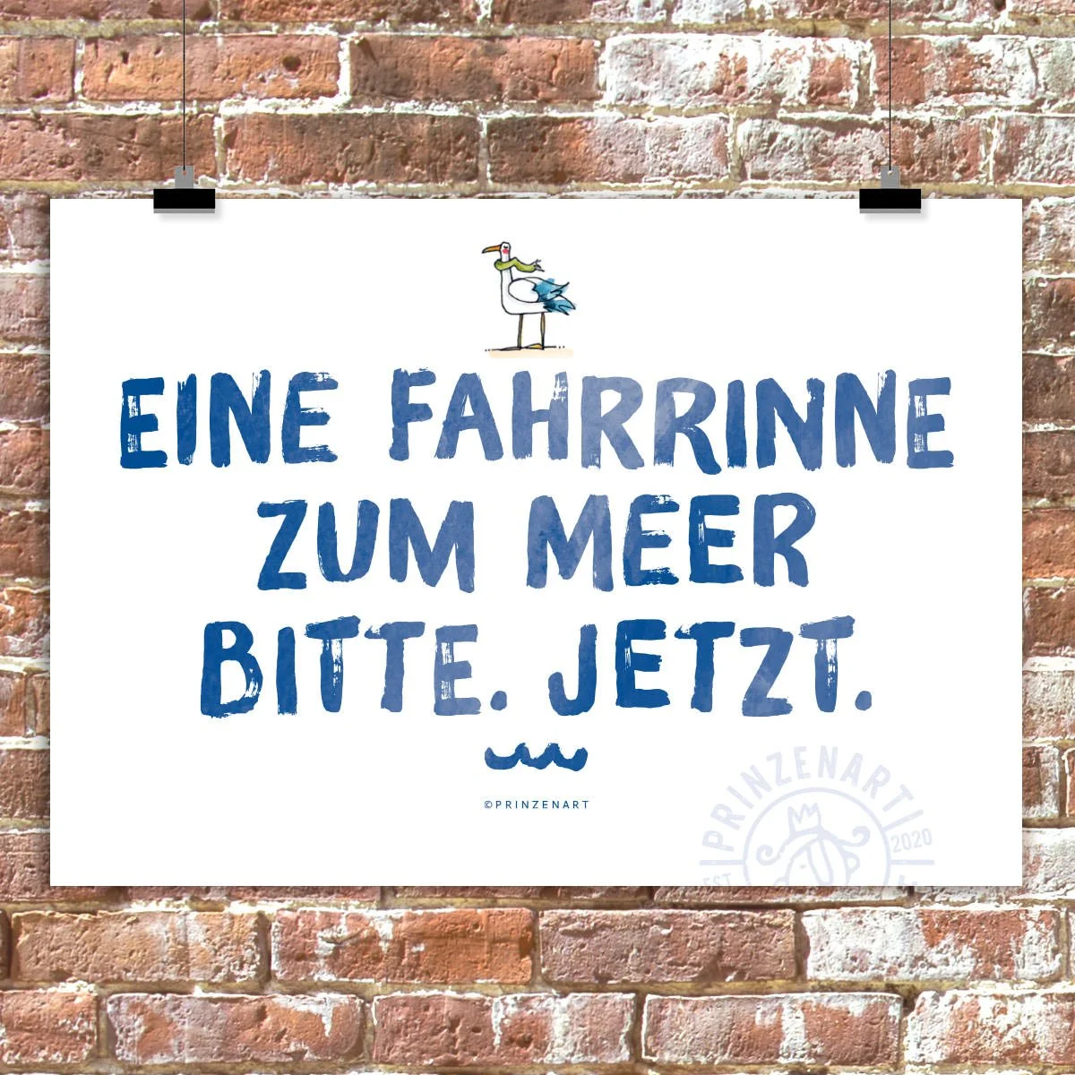 weißes Poster mit blauer Schrift an Clips, Spruch: Eine Fahrrinne zum Meer bitte. Jetzt.