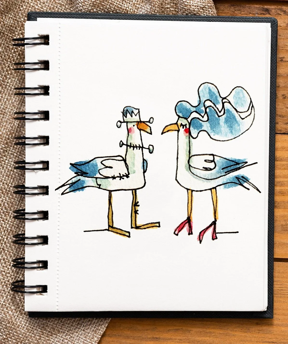 🎃 nur noch 5 Tage bis Halloween 👻 Diese beiden hätten statt Süßigkeiten lieber Pommes, wär das möglich? 🍟
~~~~~
#skizzenbuch #sketchbook #halloween #aquarellart #watercolordaily #lefthanddrawing #ammeer #möwen #m&o