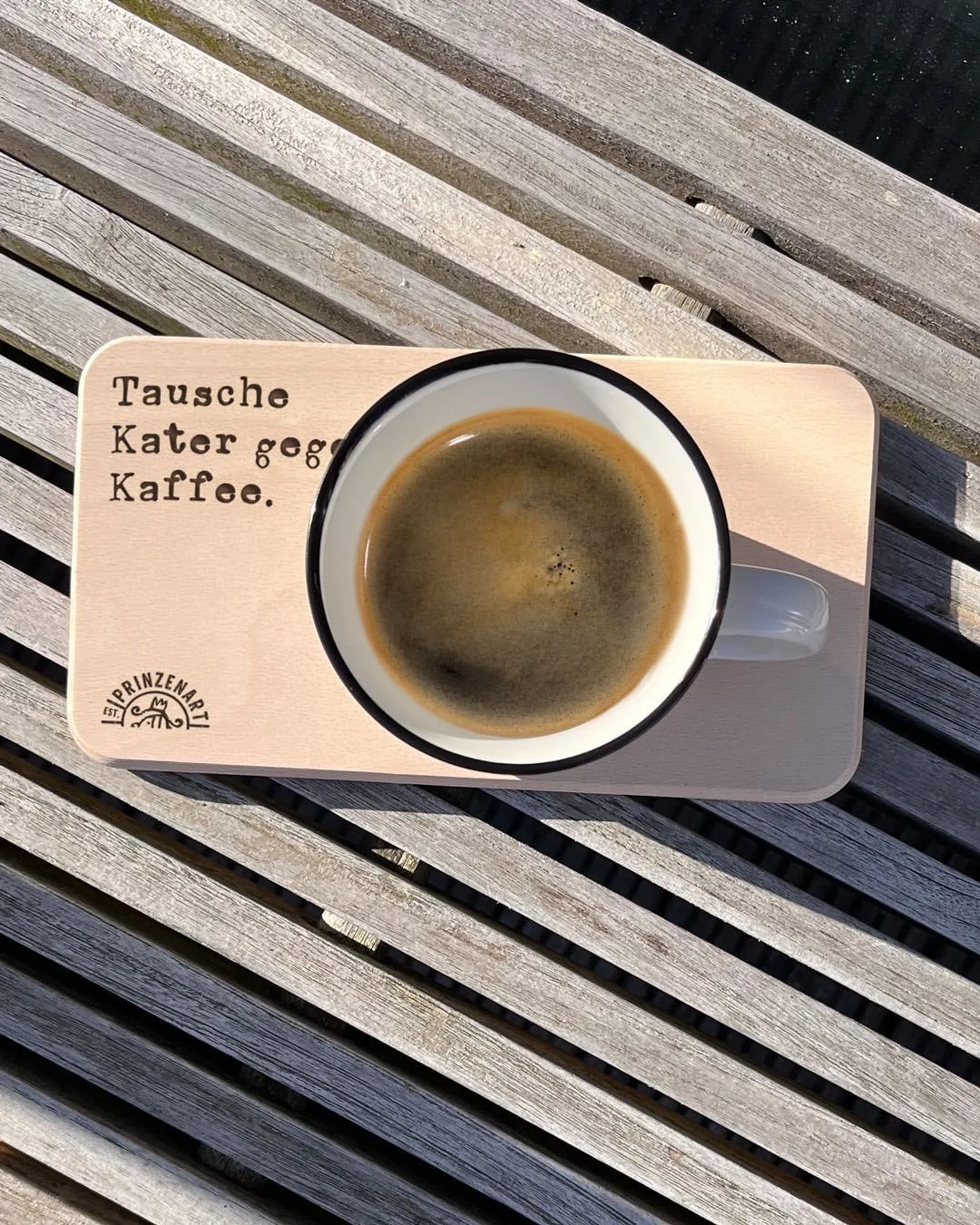 Morgenmuffelmedizin. 🥱 besonders am Montag. Hier kommt dein Kaffee mit Meerblick 🌞

☕️☕️☕️

#muntermacher #morgenmuffel #meerliebe #montag #lieblingstasse