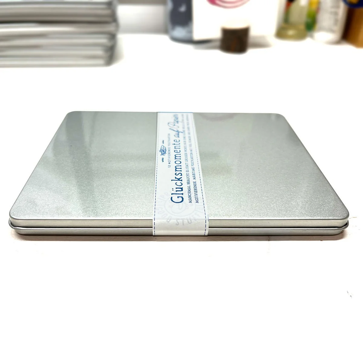 postkarte-glueckspaket-metalldose-shop.jpg