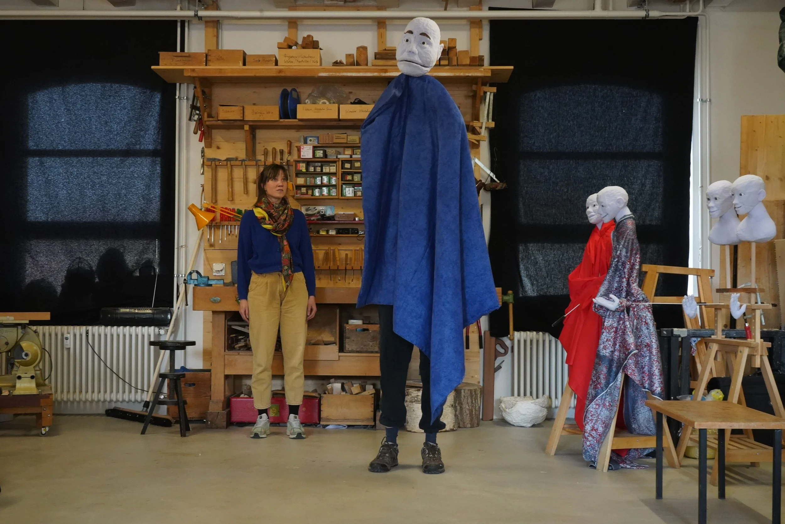 MIRA ERKLÄRT DIE WELT