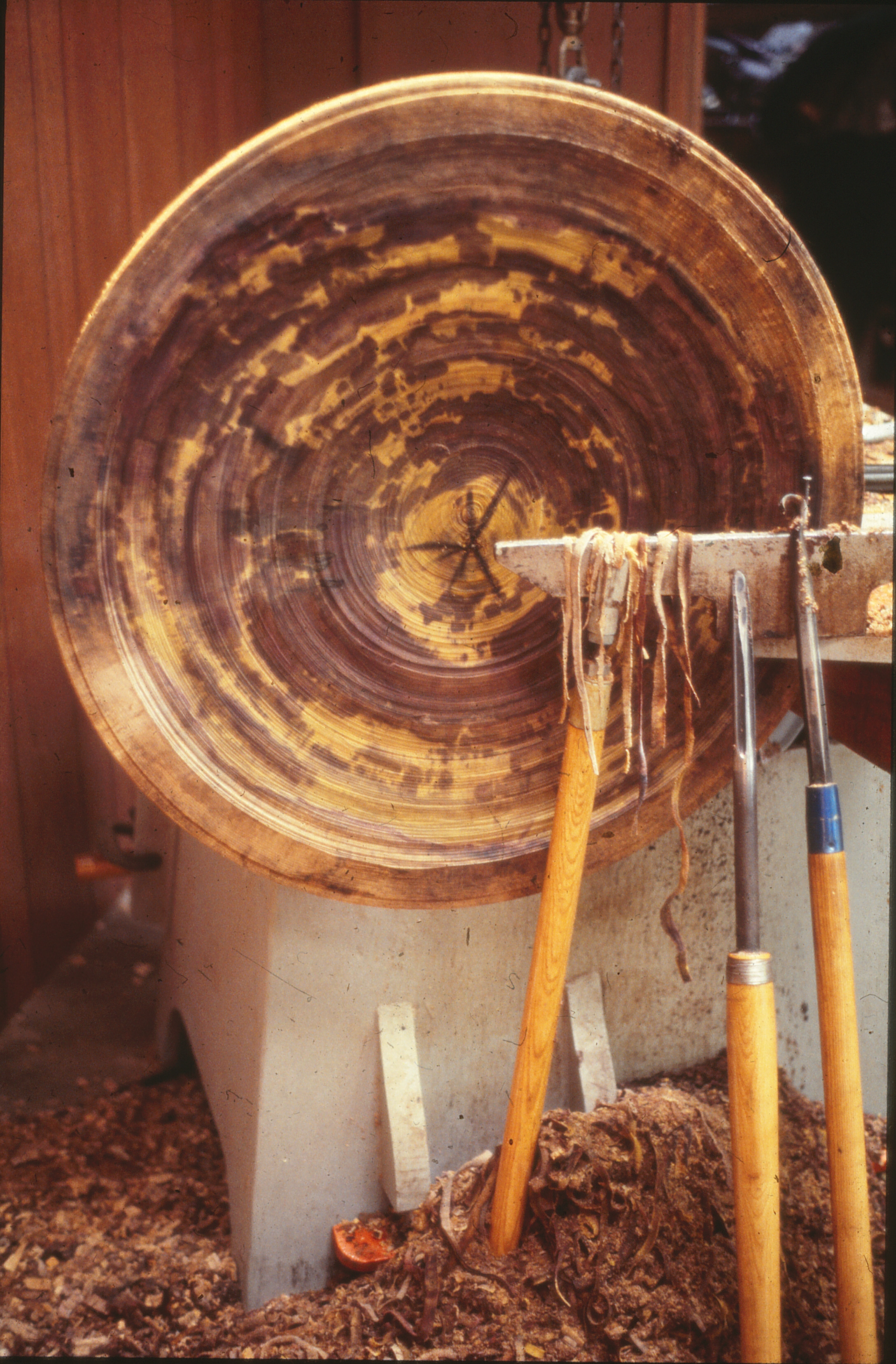 Fig. 13. Roughed out plater form turned by Albert LeCoff and Ed Moulthrop, ca. 1977. The Center for Art in Wood’s Fleur and Charles Bresler Research Library. Photo: Albert LeCoff