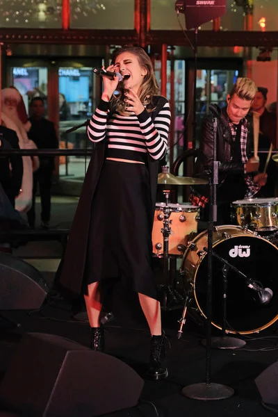 Daya+Lord+Taylor+NYC+2016+Holiday+Windows+qpjMfRazKxll.jpg