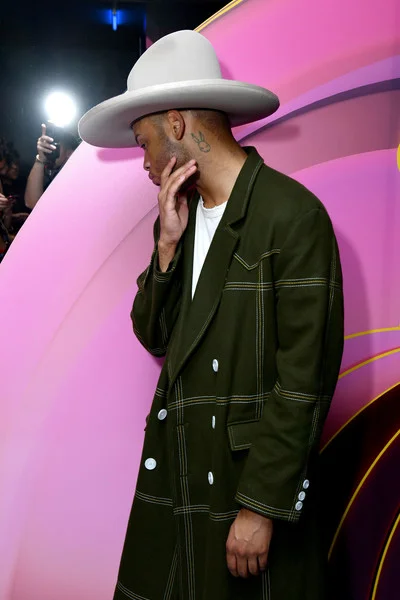 Ryan+Jamaal+Swain+Prada+Presents+Prada+Linea+q6jRGAtEYCJl.jpg