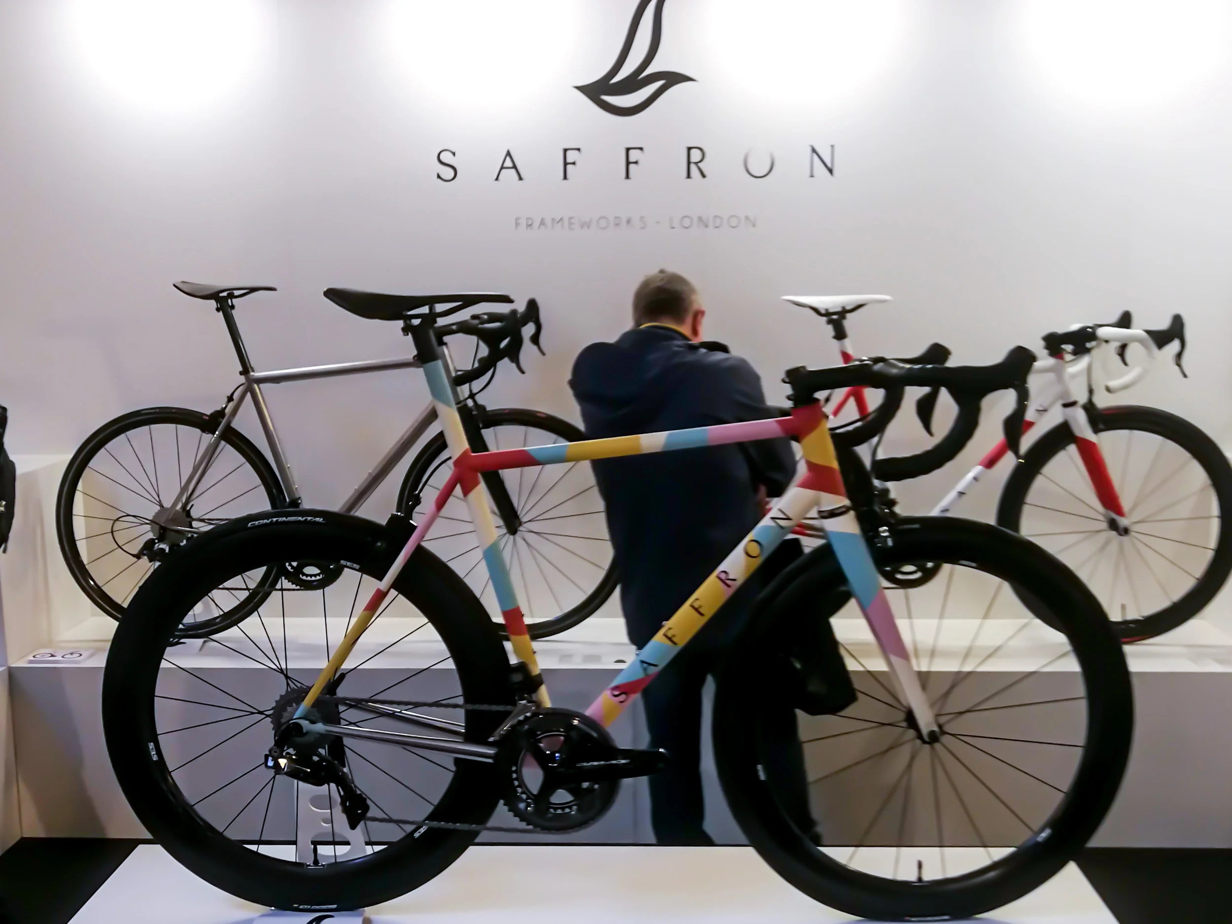 We’re particularly fond of the muted pastels on this bike.