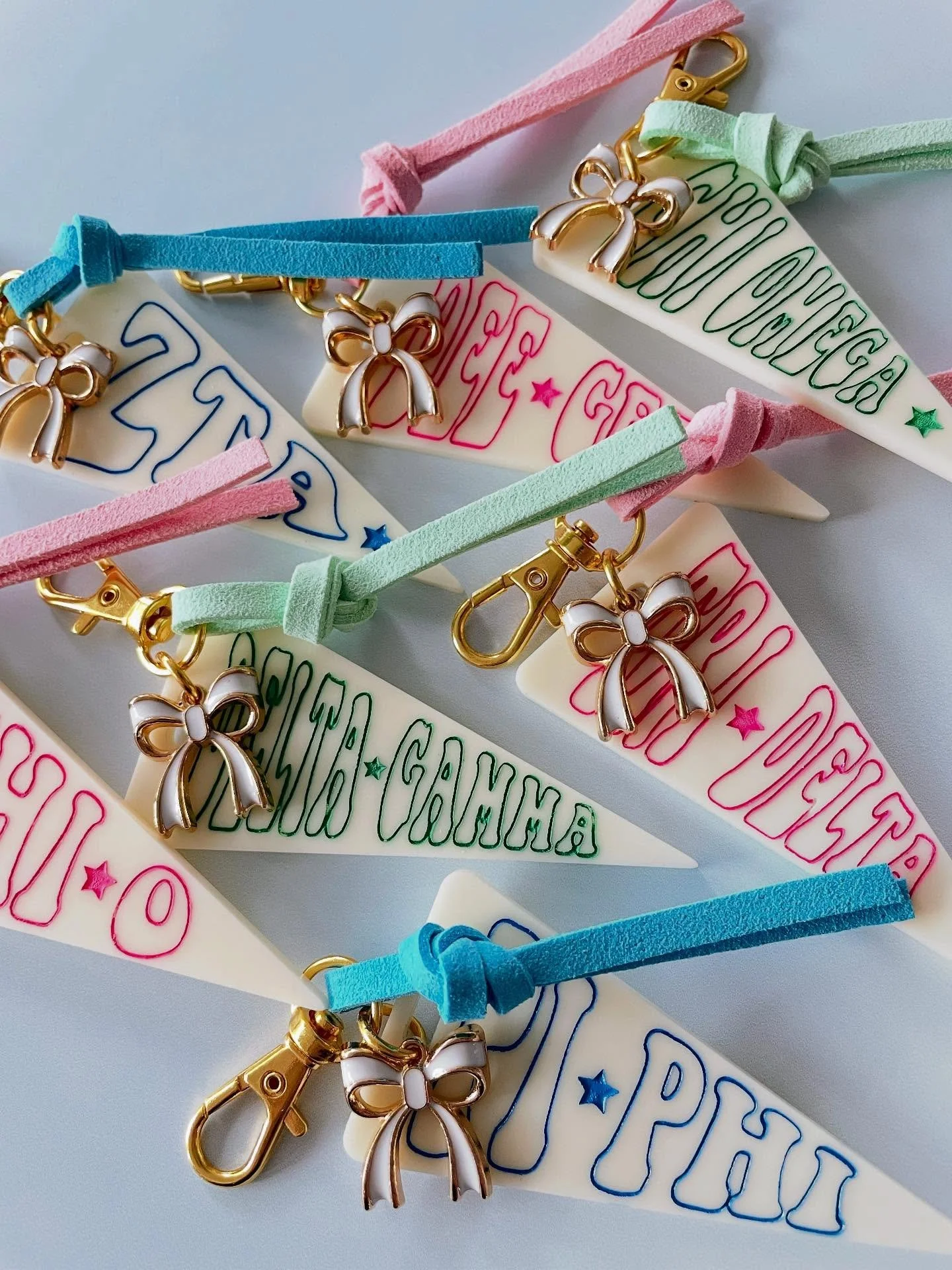 Adorable Greek pennant keychains&hellip;perfect for gifting!  Link in bio.  Licensed by Affinity.
#rush #rushtok #bamarush #gogreek #sorority #sororityrecruitment #recruitment