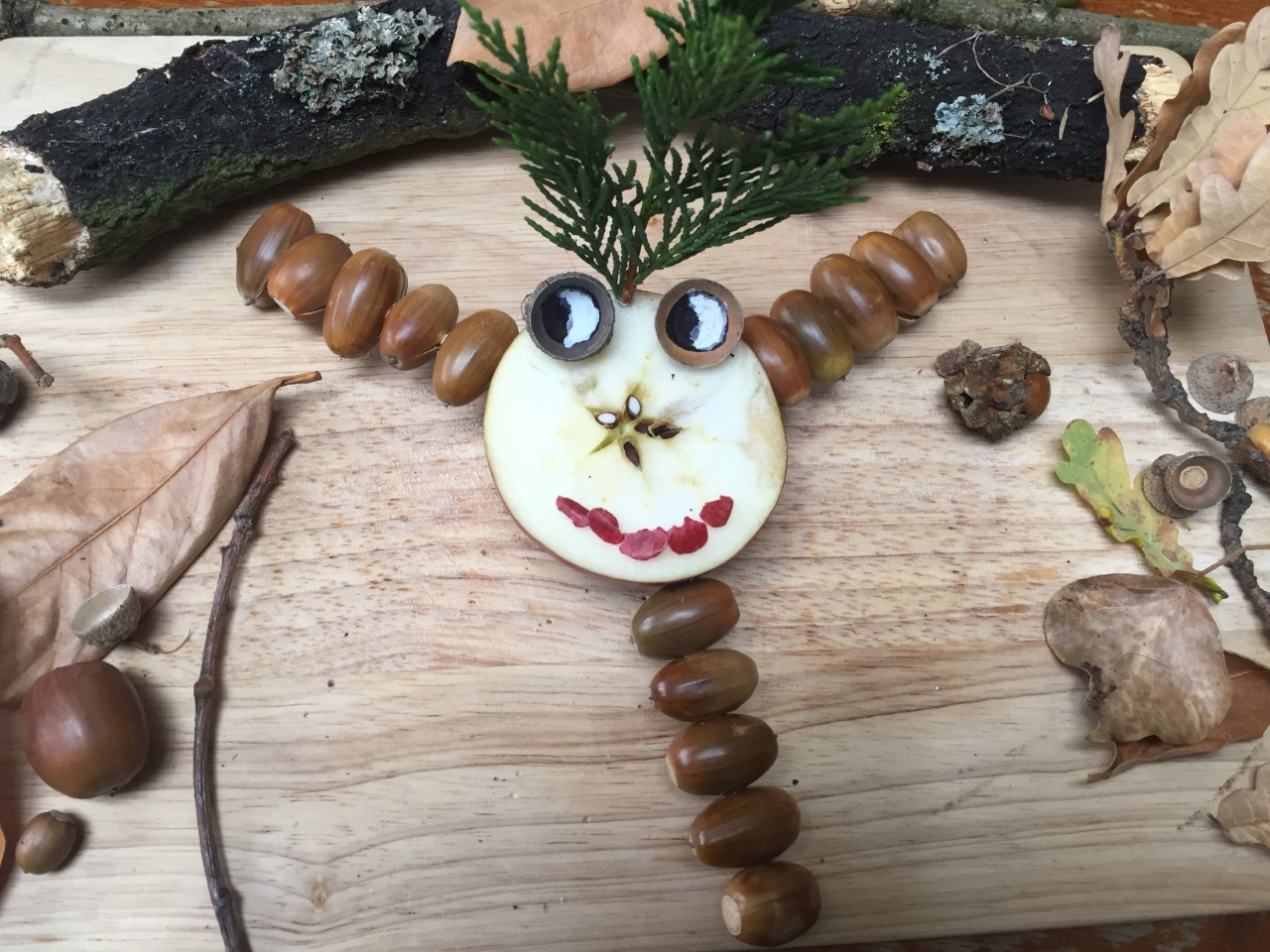 Dreiapfeleichel von Sofia Barker.png