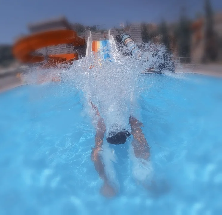 KS3 Resource - Berni im Freibad