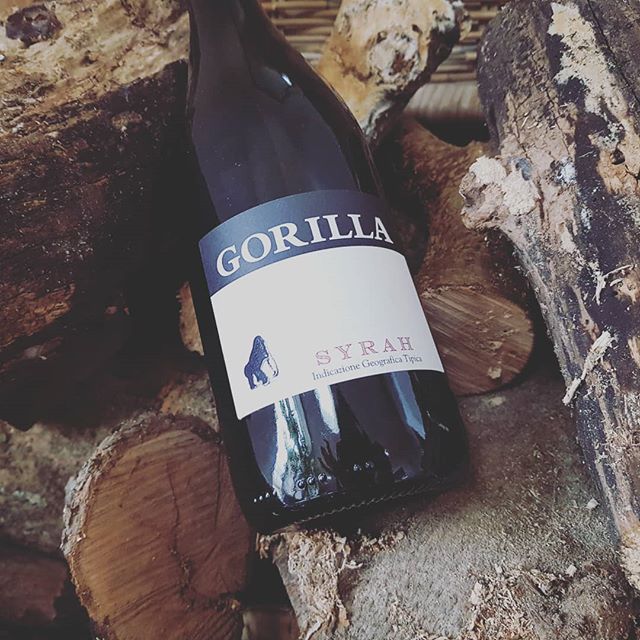 We are planning a cosy evening in by the fire with a bottle of Gorilla Syrah... What are your #winewednesday plans? 🍷🦍