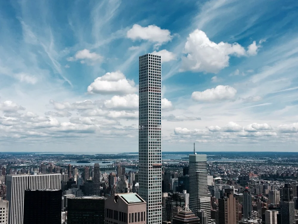 A recently completed apartment building at 432 Park Avenue in New York. Design by Rafael Viñoly, Architect. Photograph by Yonghyun Lee via Unsplash.