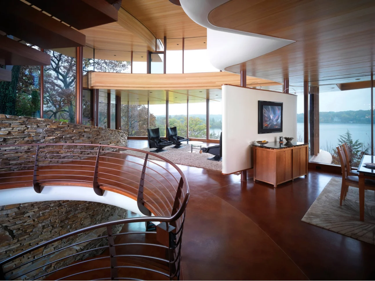 Atrium, living, and dining areas. Pine Lake, Village of Chenequa, Wisconsin. Architecture by Robert Harvey Oshatz. Photography by Cameron R. Neilson. From the book Your Creative Haven (2019) by Donald M. Rattner.