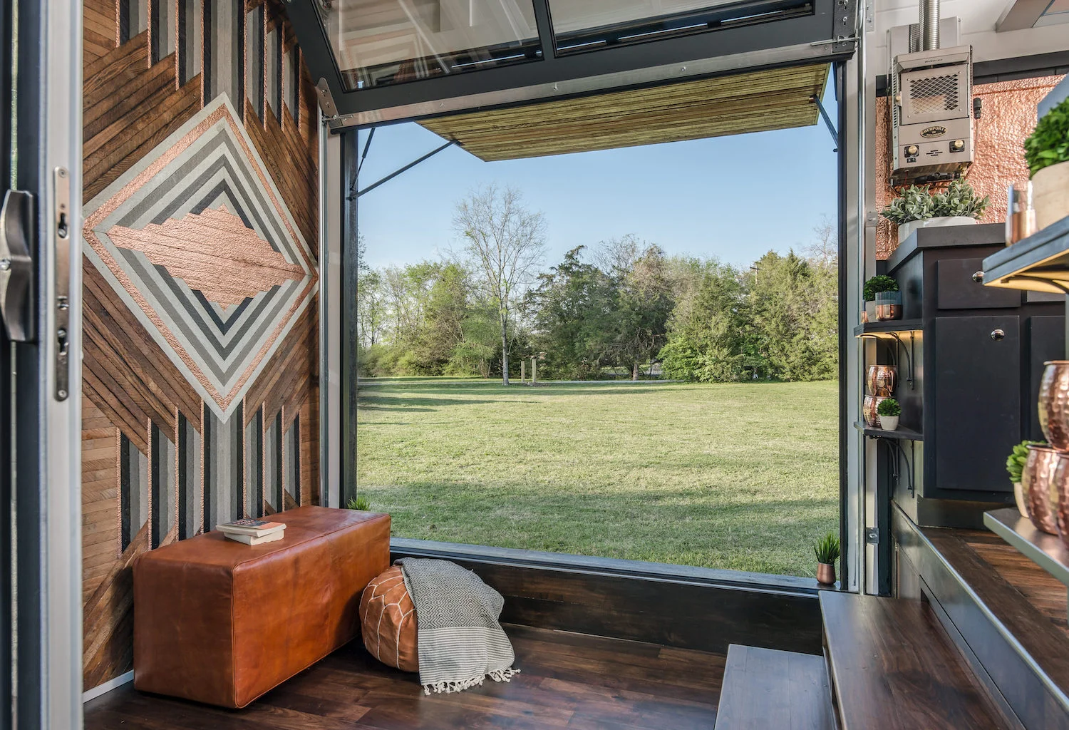 Living area. Nashville, Tennessee. Building and interior design by David Latimer for New Frontier Tiny Homes. Photography by StudiObuell. From the book Your Creative Haven (2019) by Donald M. Rattner.