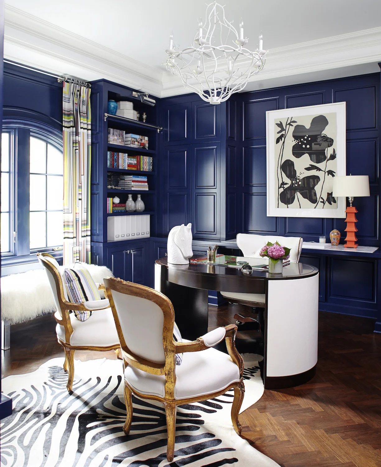 Home office and library. New Vernon, New Jersey. Architecture by Dubinett Architects. Interior design by Jane Connell of Fun House Furnishings & Design. Photography by Laura Moss. From the book Your Creative Haven (2019) by Donald M. Rattner.