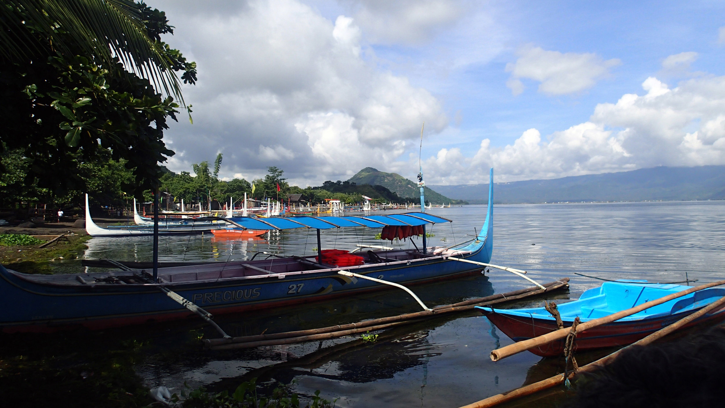 Taal island harbor.jpg