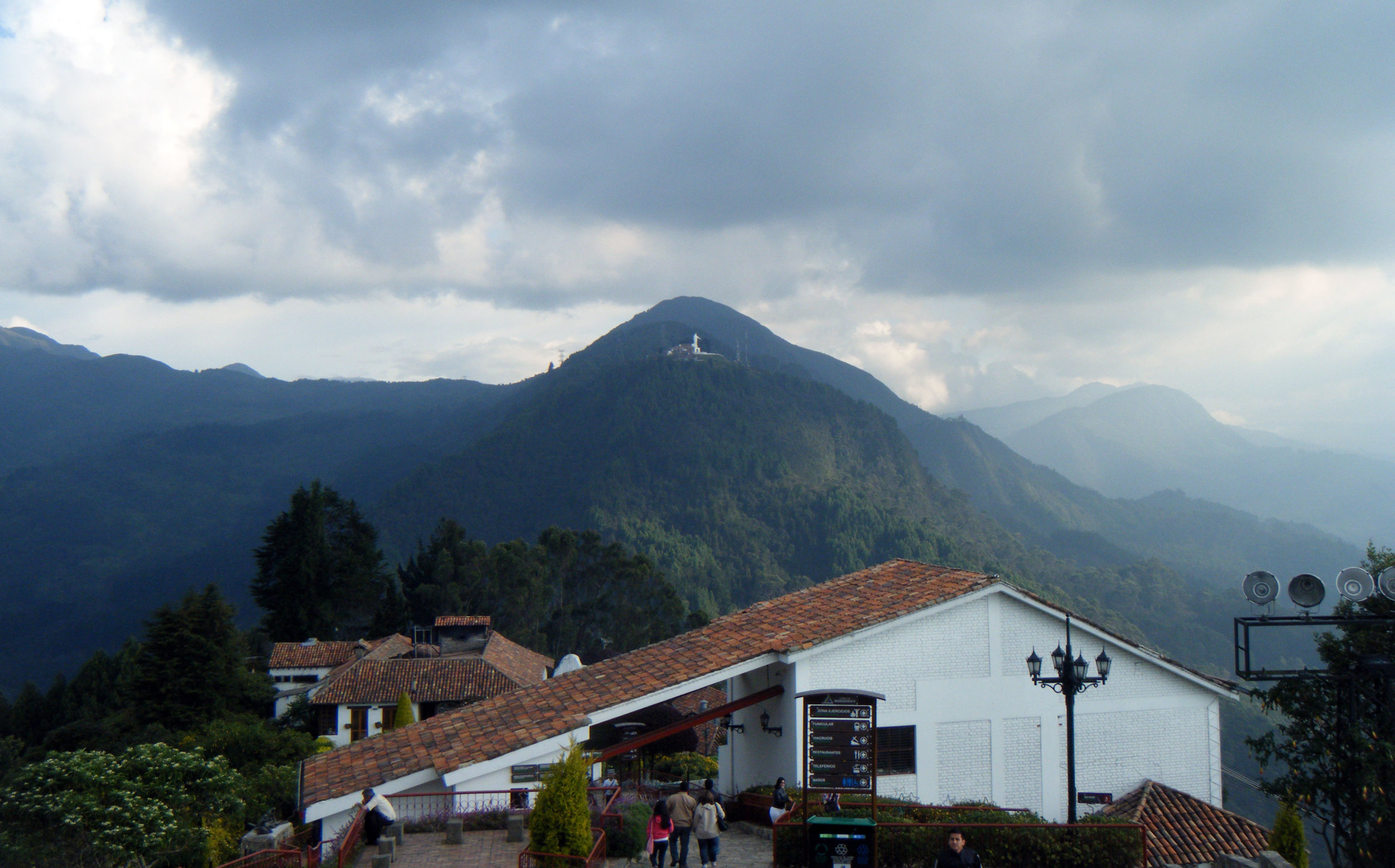 Cerro de Monseratte.jpg