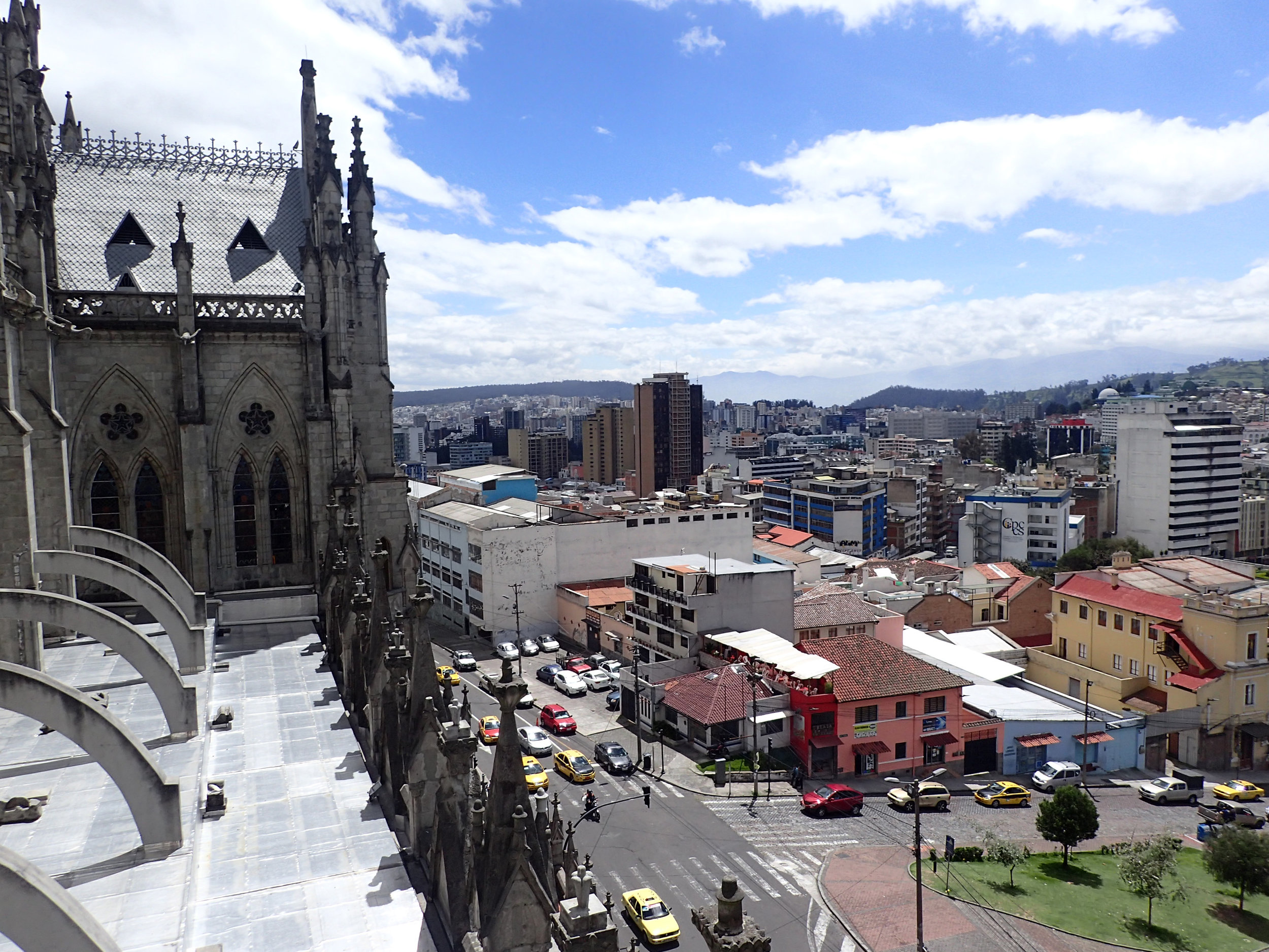 Quito from the Basilica.jpg
