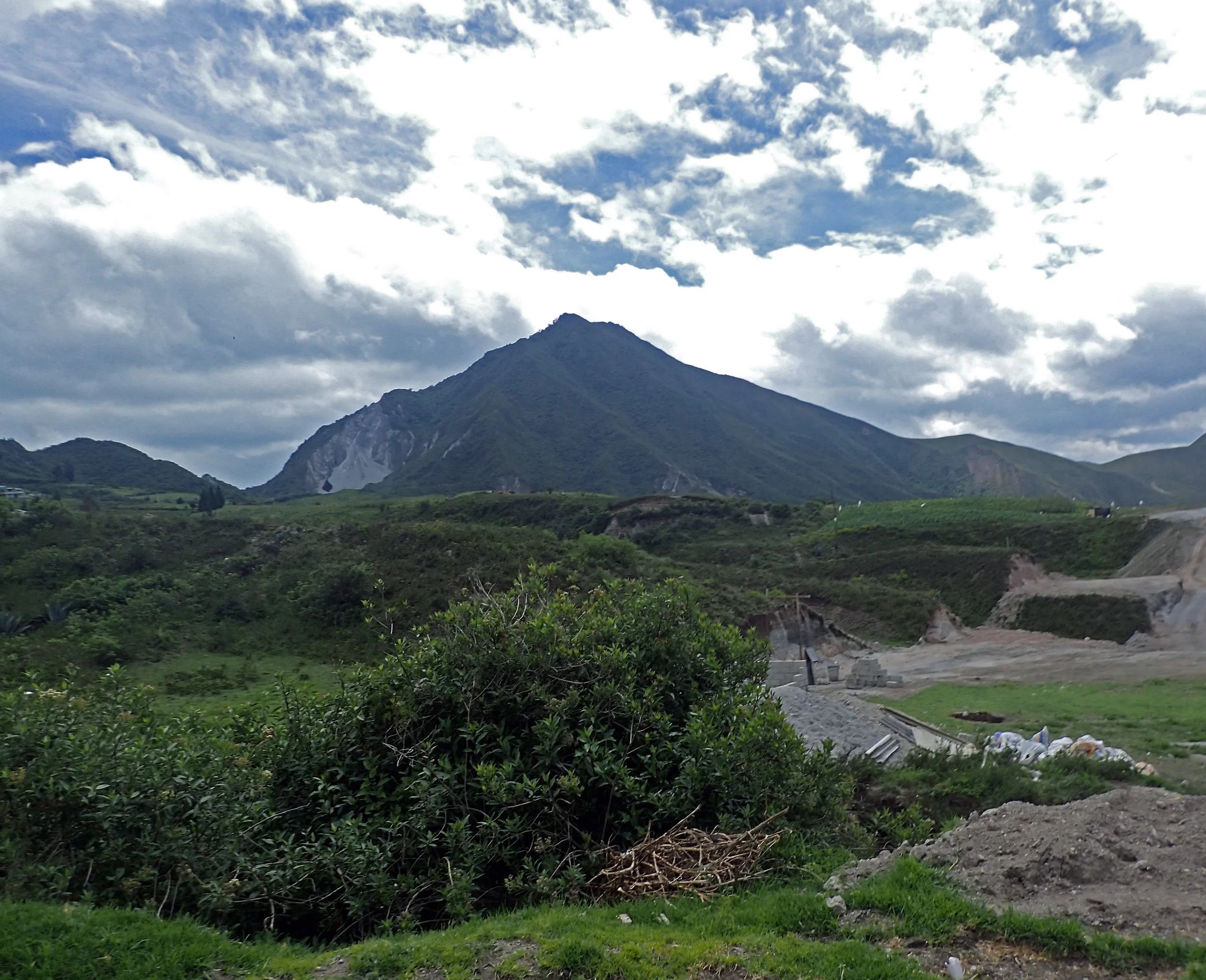 approaching Pululahua.jpg