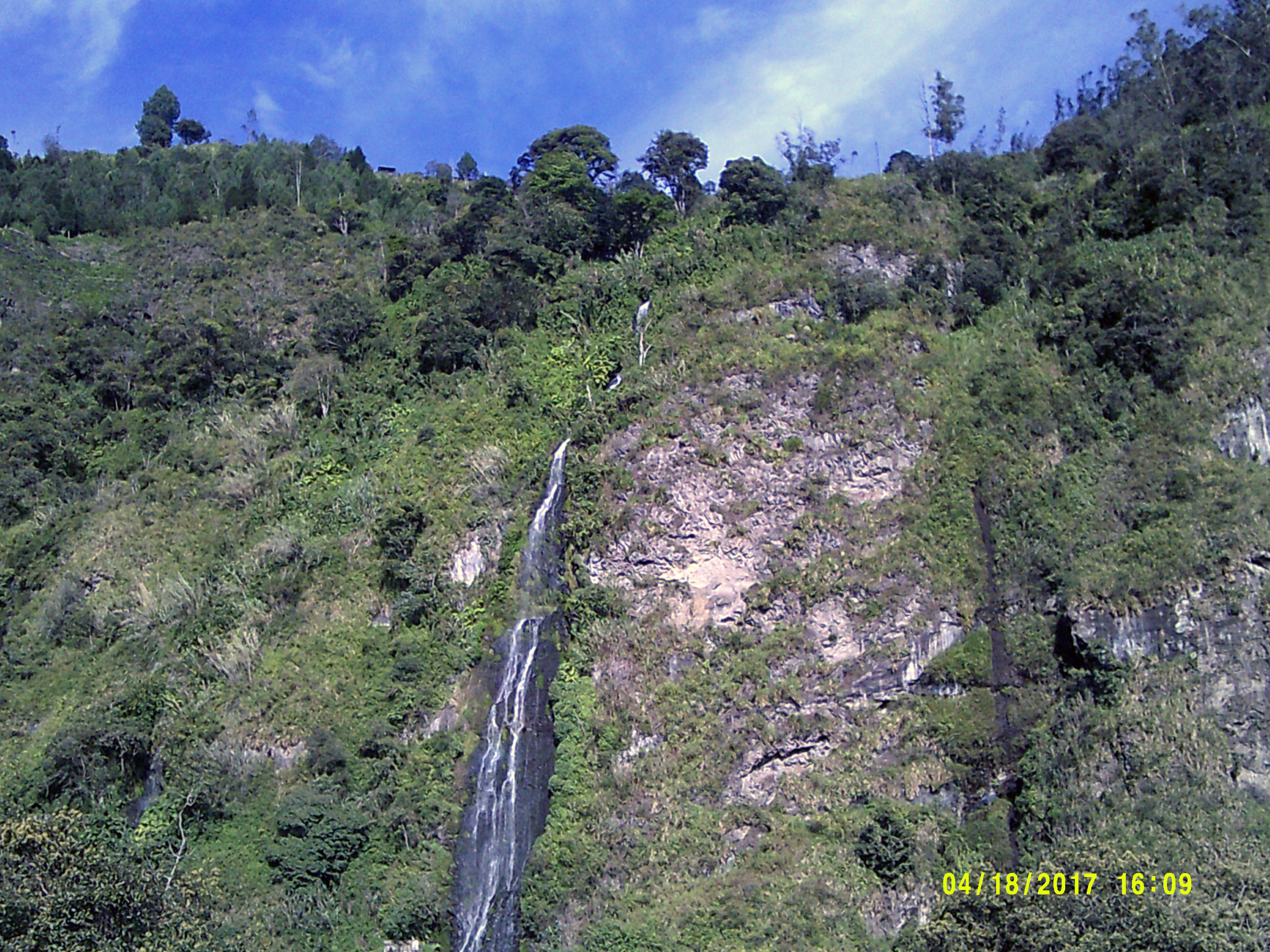 Banos waterfall from Hostal Chimenea.jpg