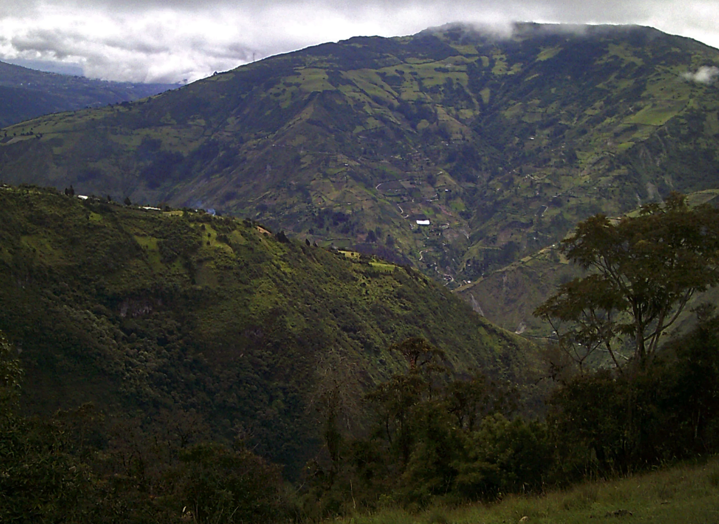 mountains behind Banos.jpg