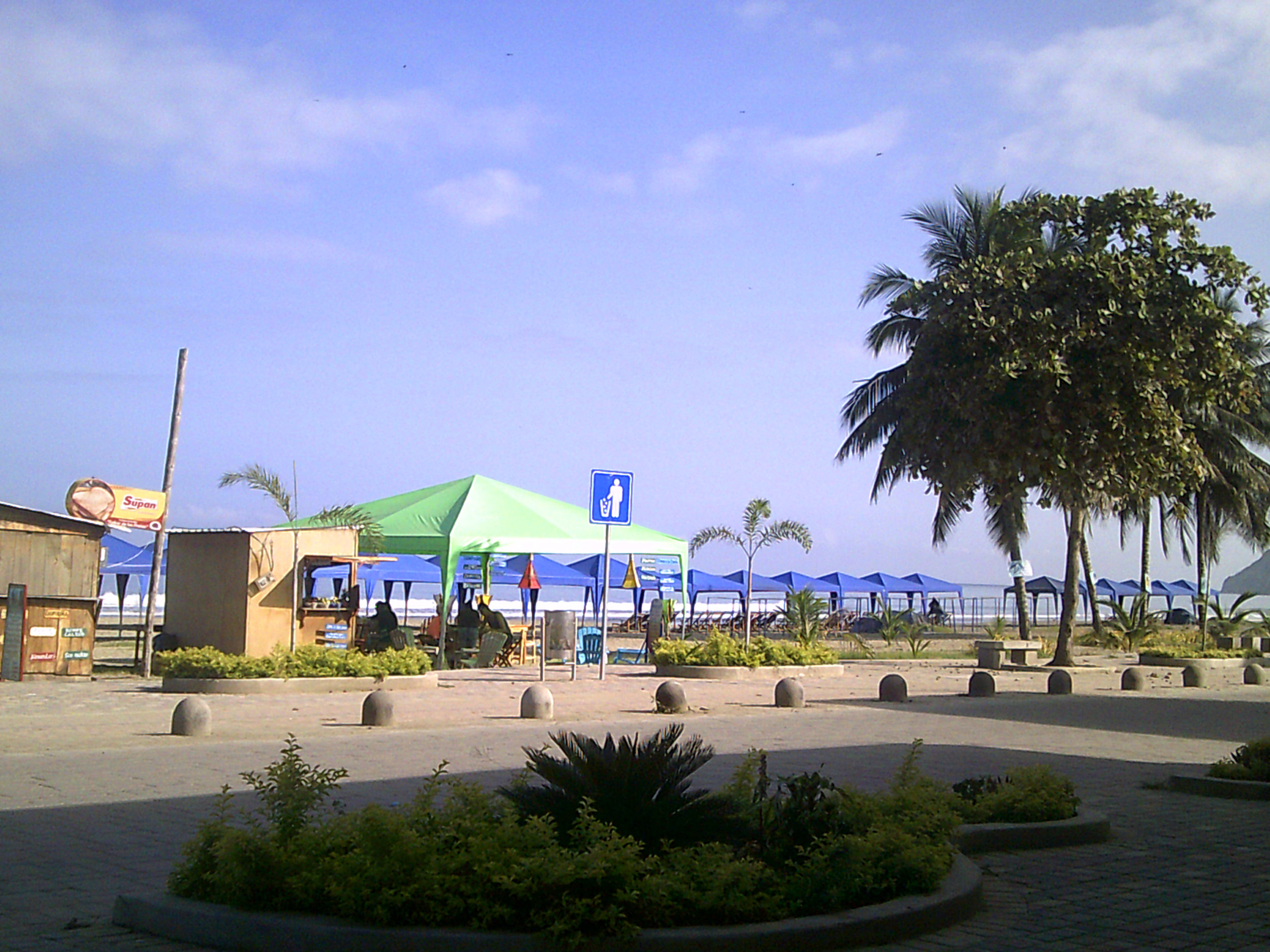 Puerto Lopez malecon.jpg