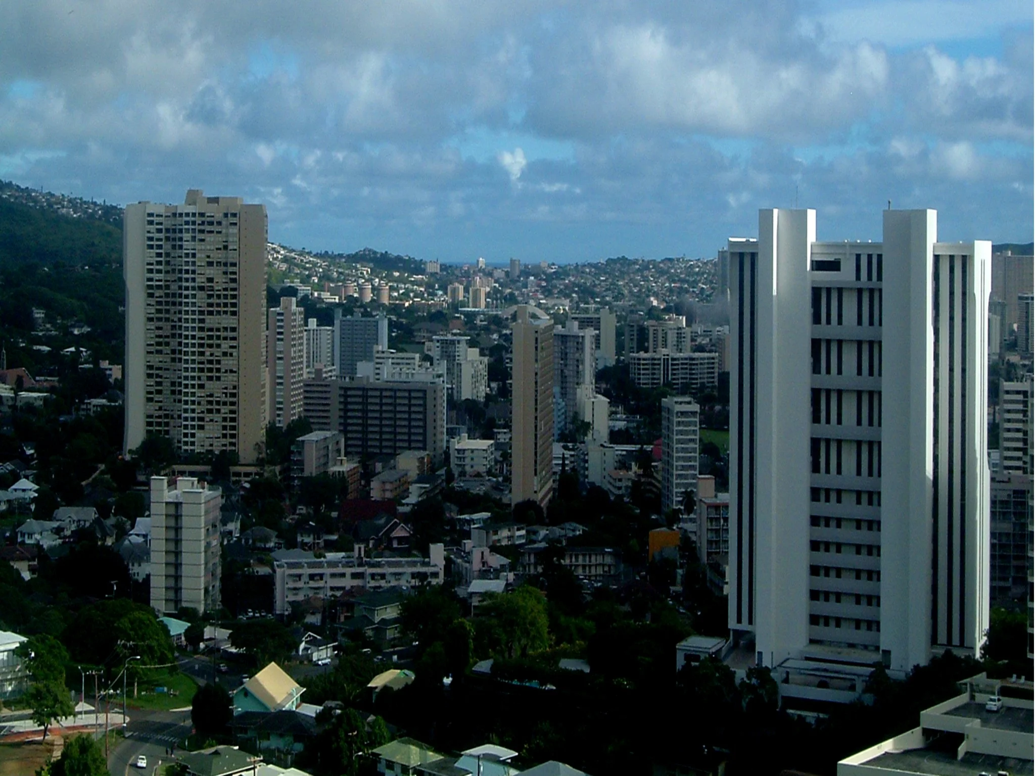 honolulu from punchbowl.JPG