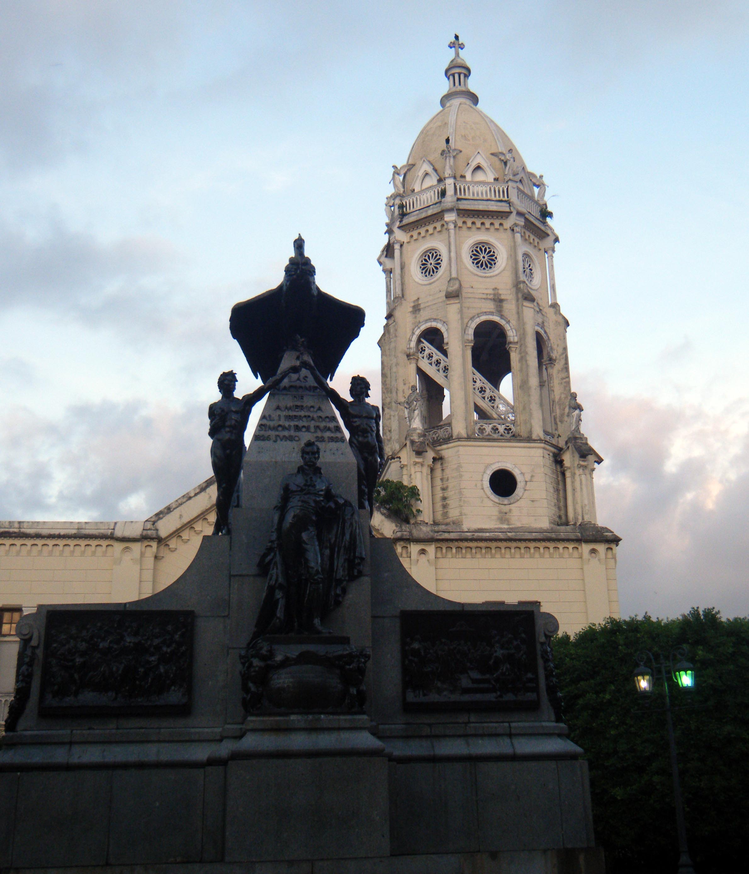 Plaza de la Independencia.jpg
