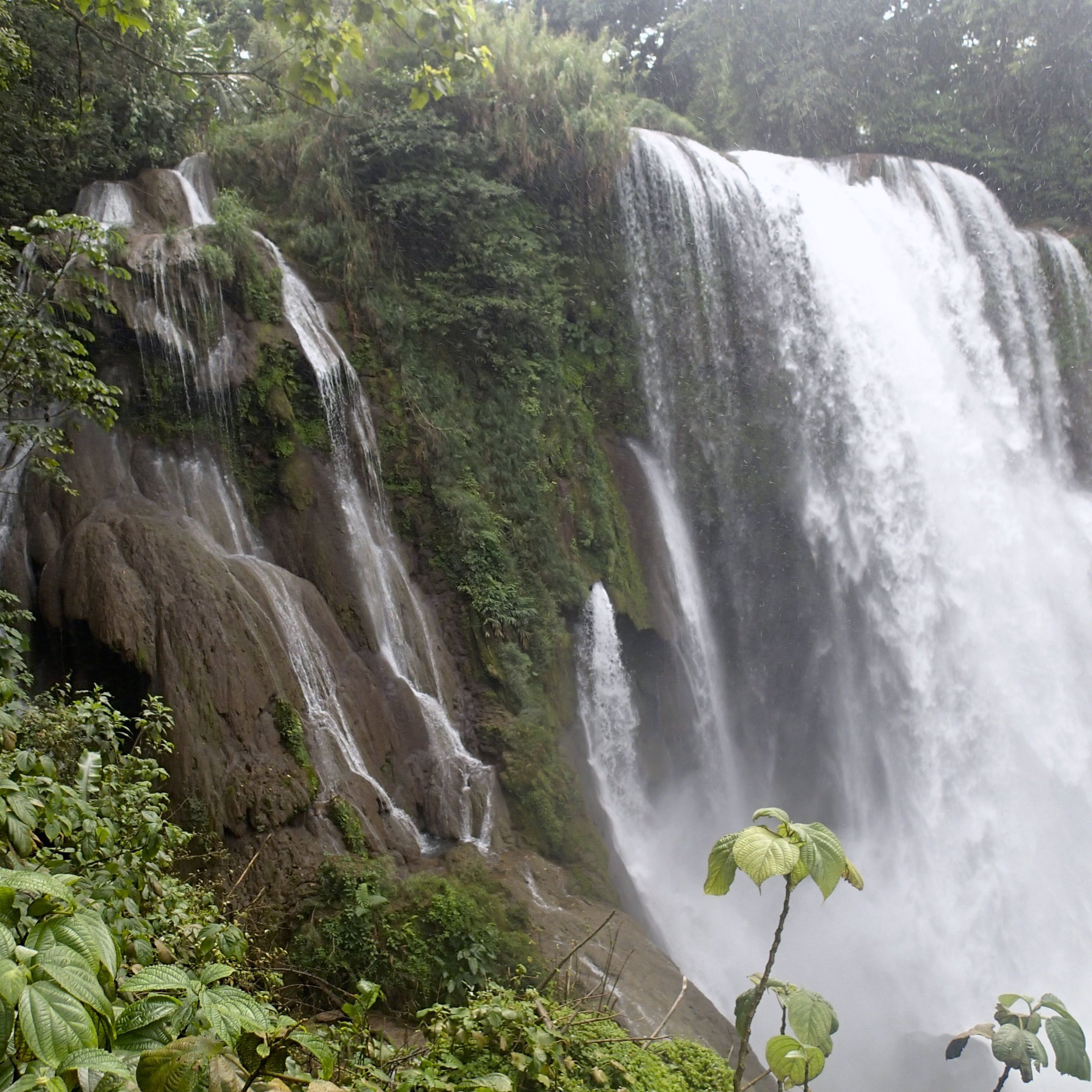 Pulhapanzak falls 12-20-13 .jpg