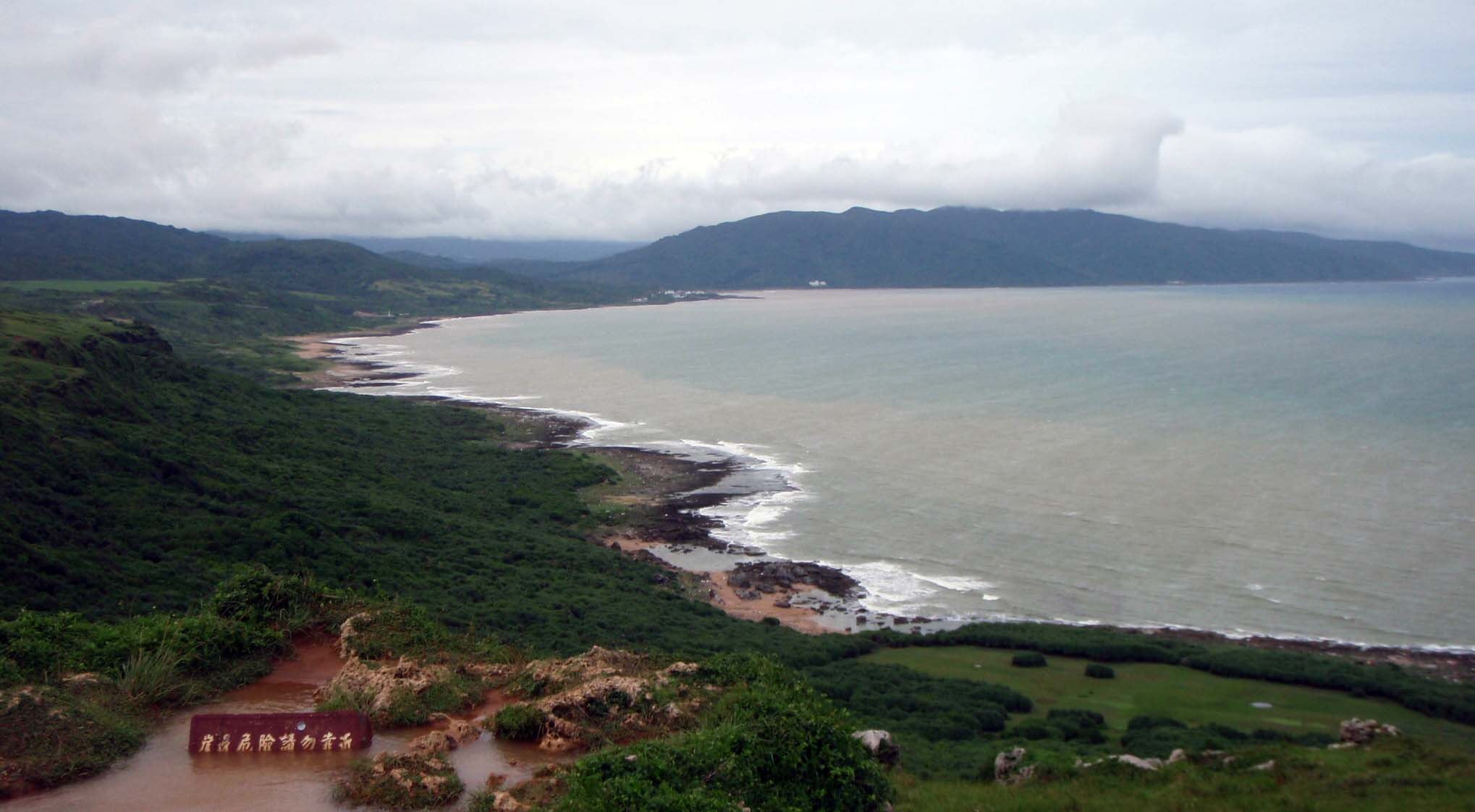 Eastern Taiwan from Kenting.jpg