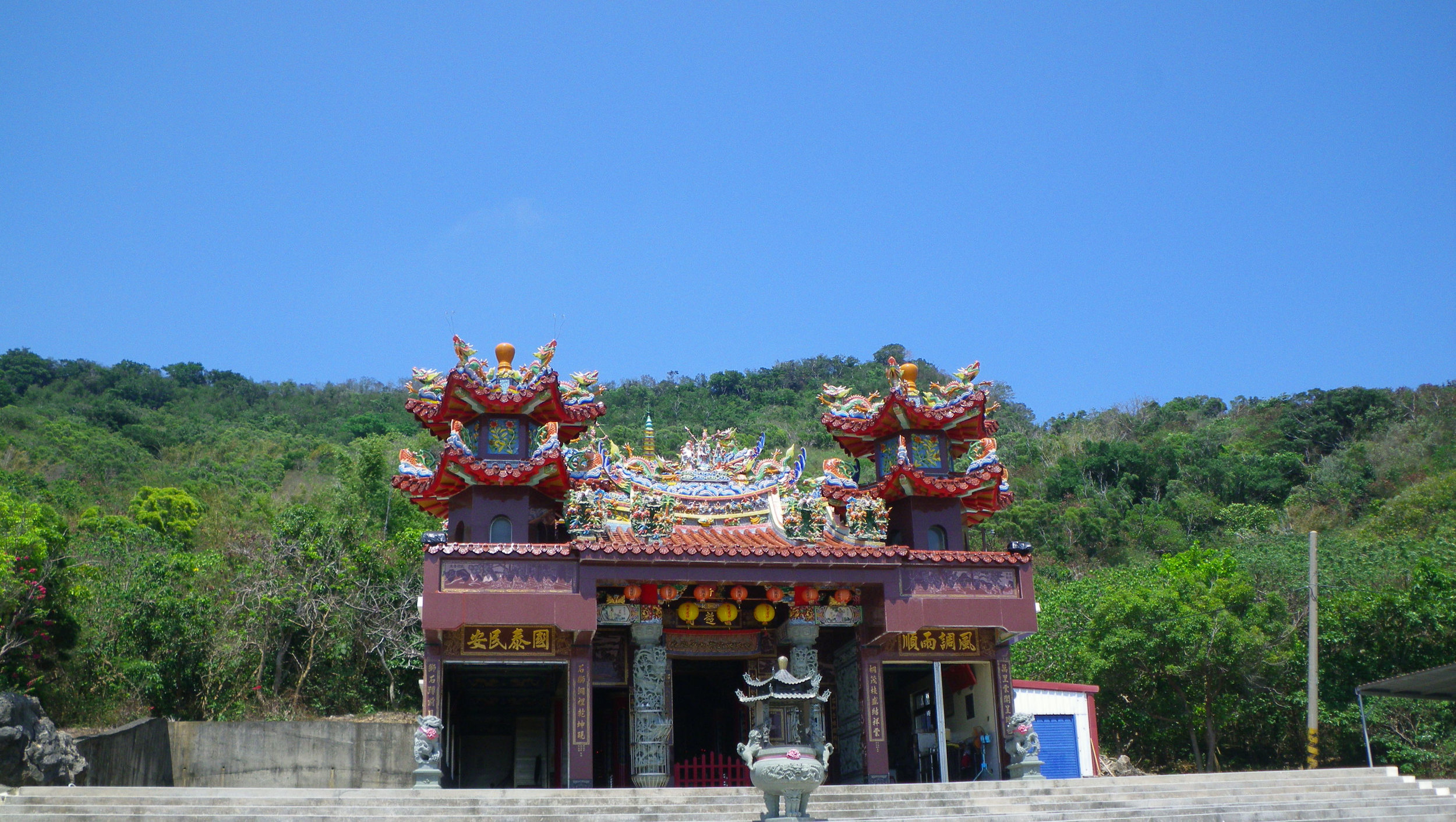 temple near Wanlitong.jpg