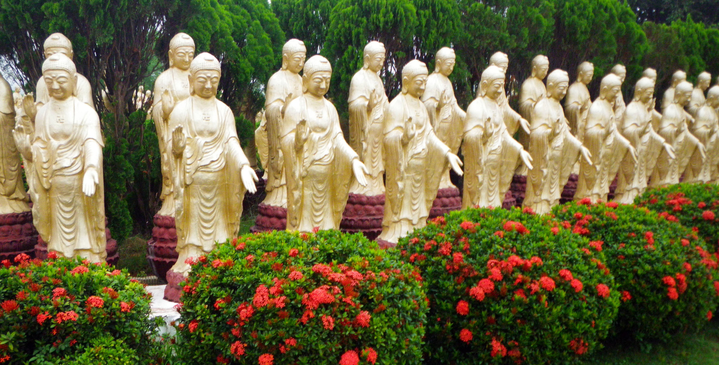 Buddha Garden Foguangshan monastery.jpg