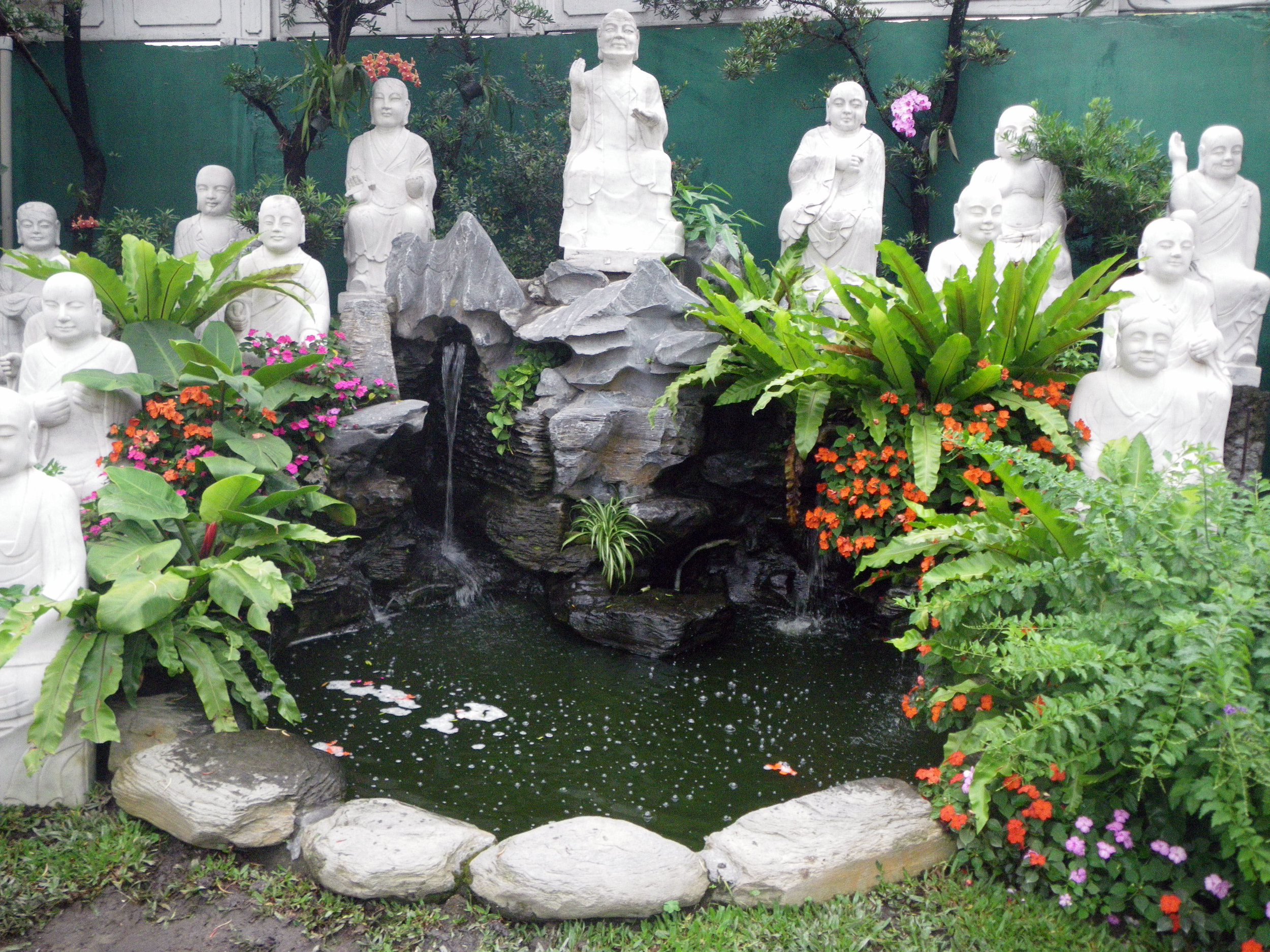 Buddha fountain.jpg