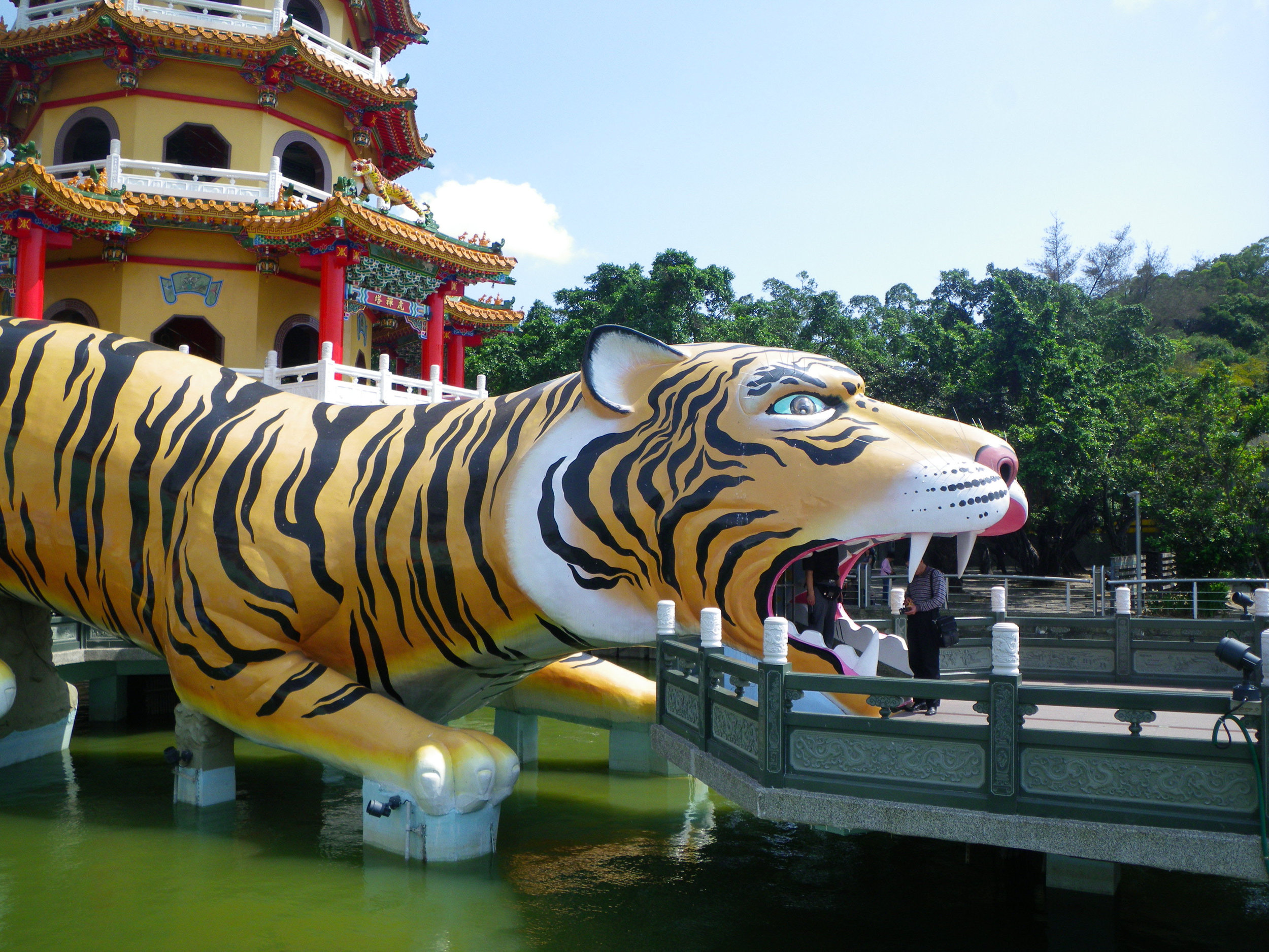 Tiger Pagoda entrance.jpg