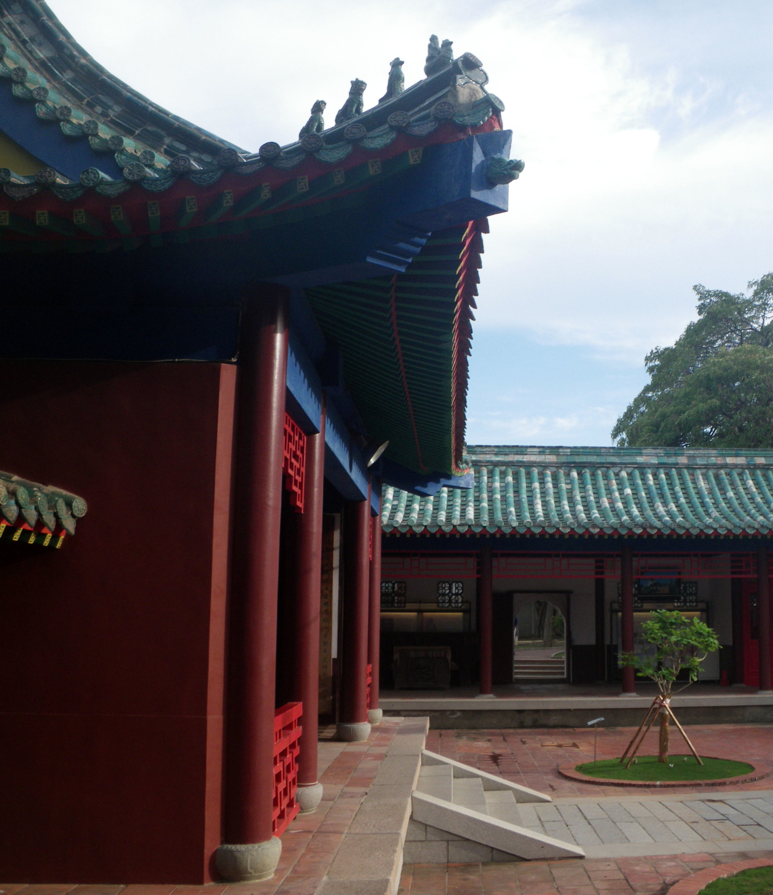 Tainan Confucious temple.jpg