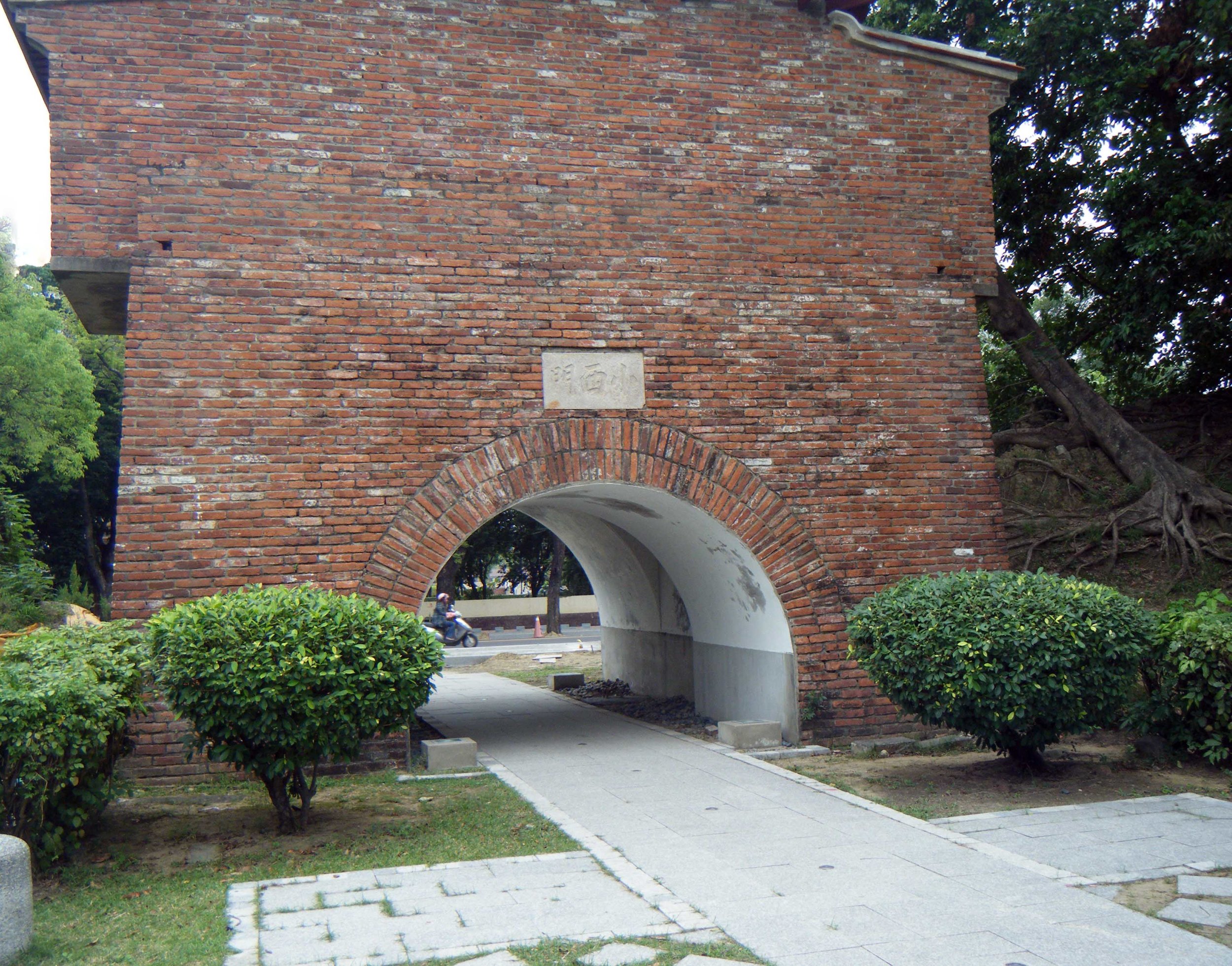 old gate of Tainan.jpg