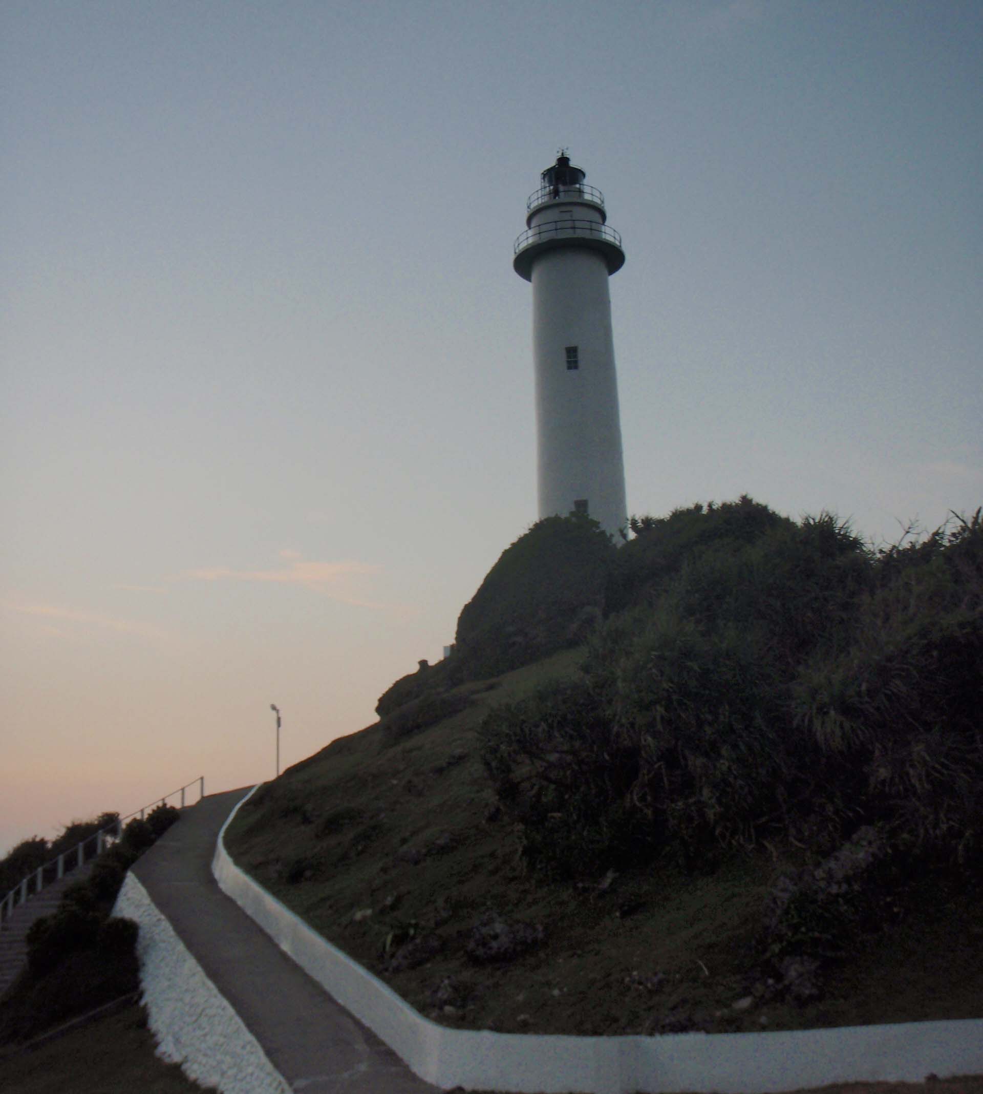Lyudao lighthouse at dusk.jpg