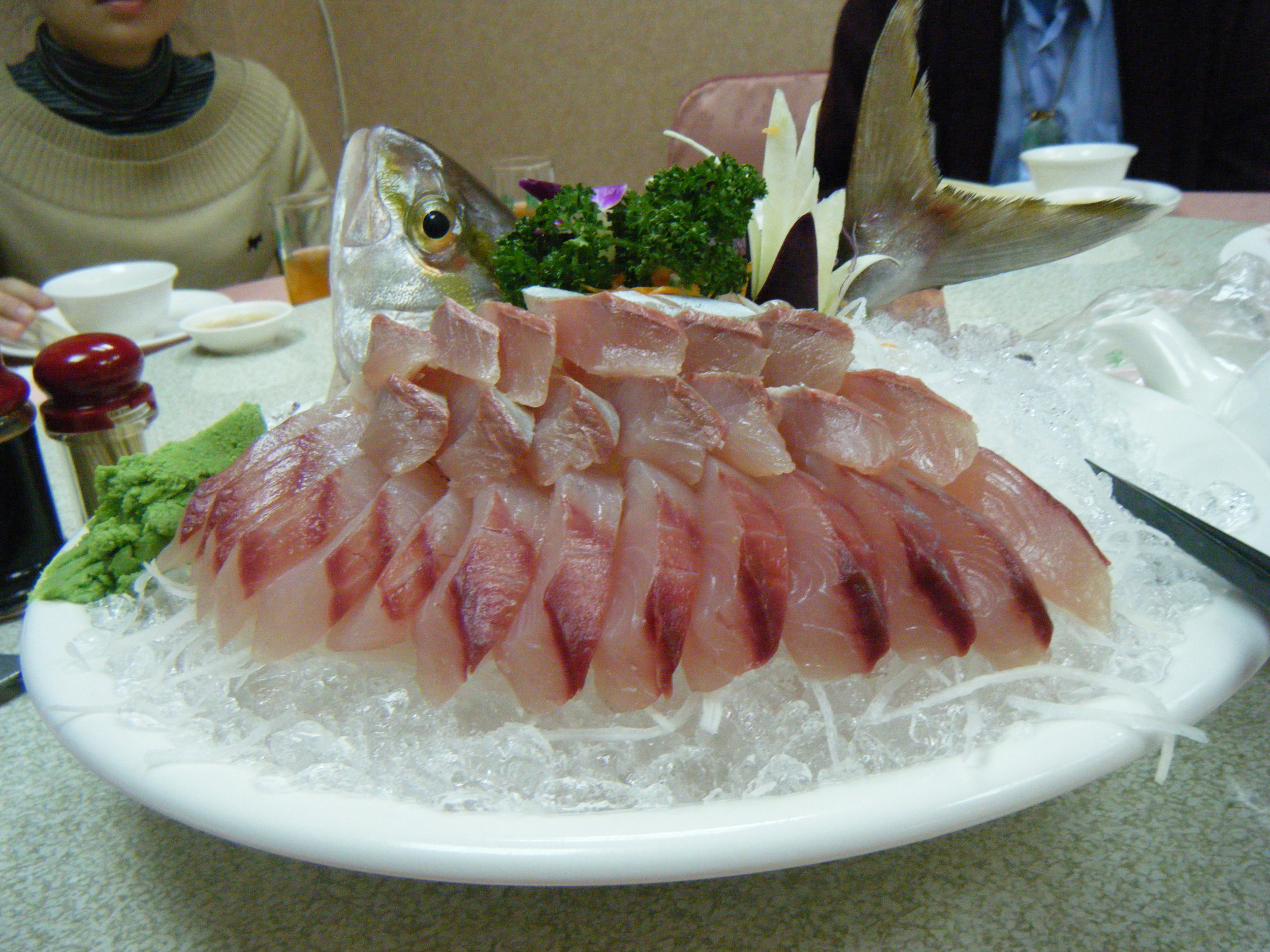 Amberjack sashimi in Kaohsiung.jpg