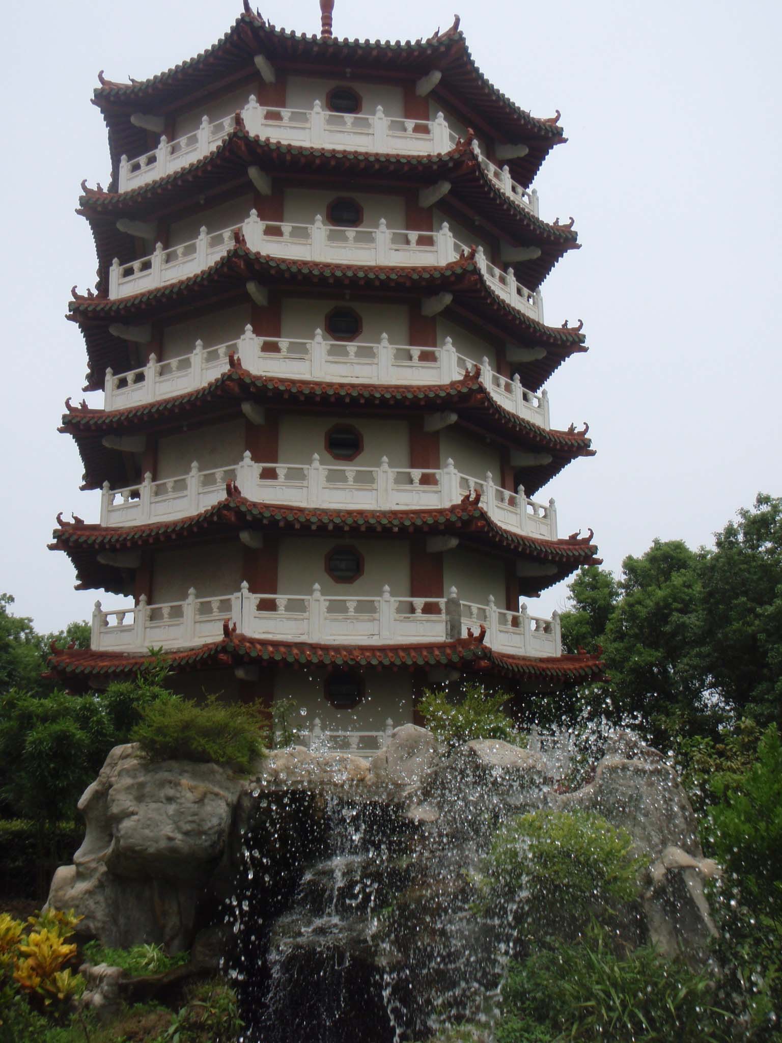 Baguashan pagoda.jpg