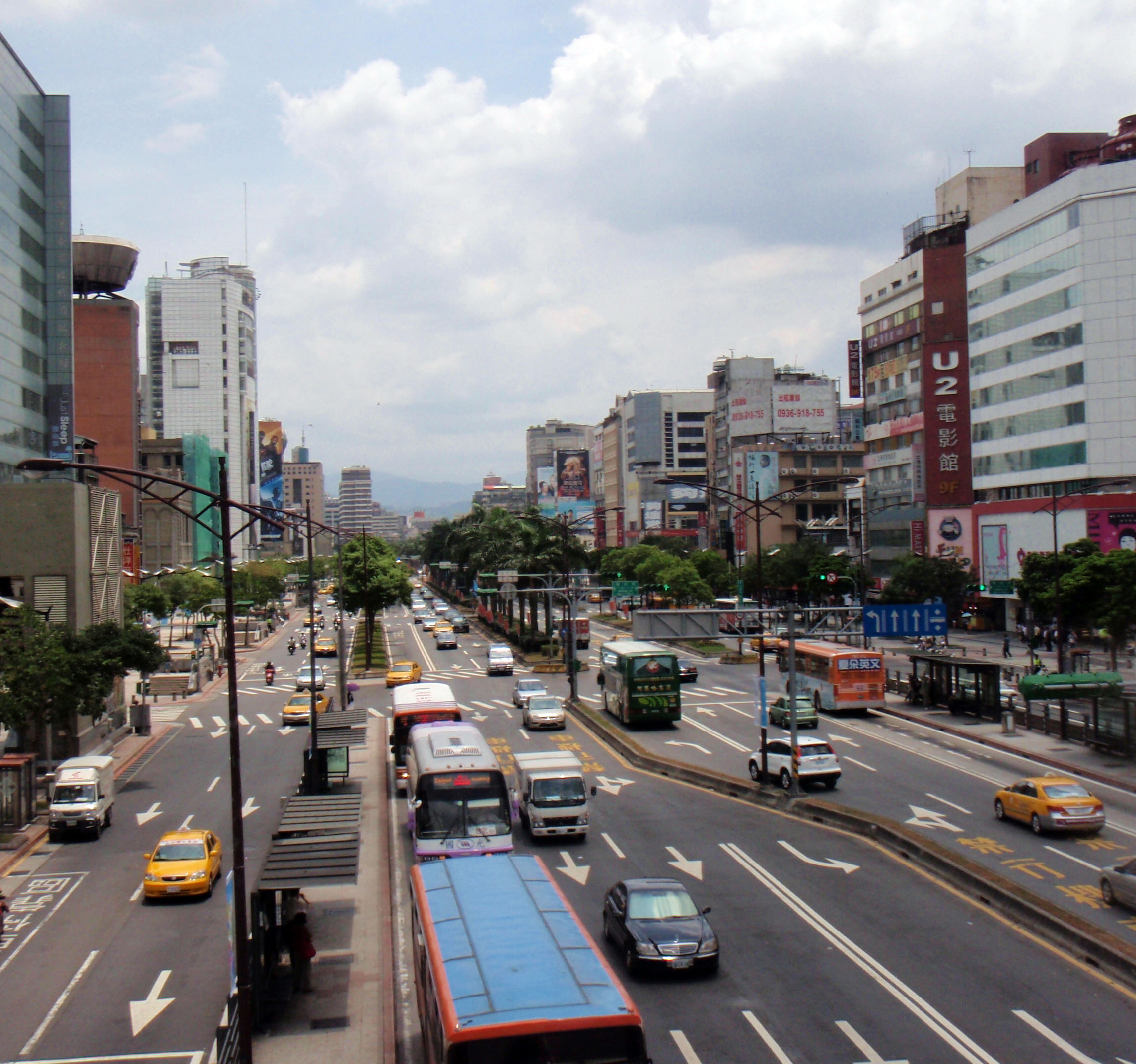 Taipei boulevard.jpg