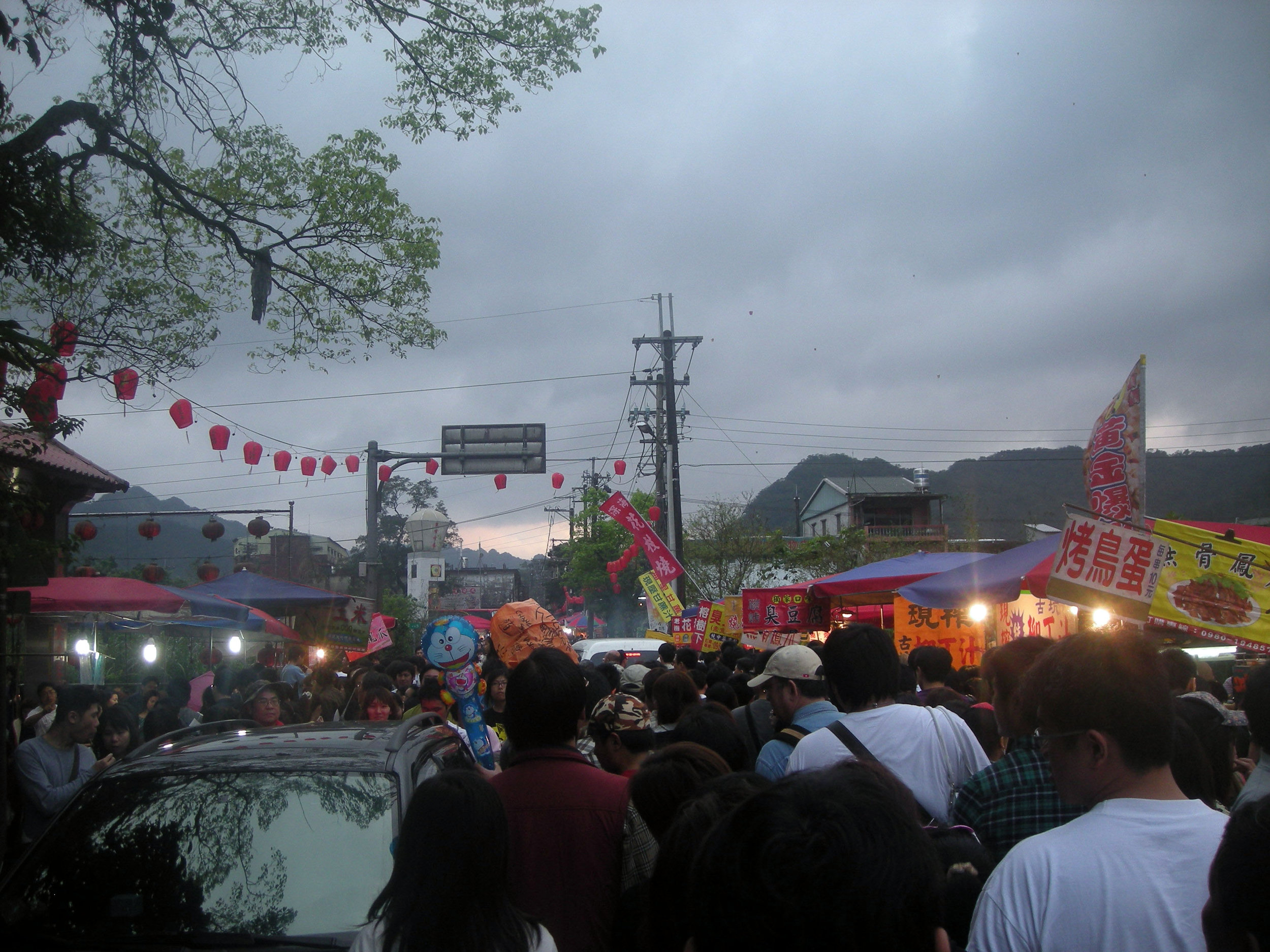 Sky Lantern Festival crowds.jpg