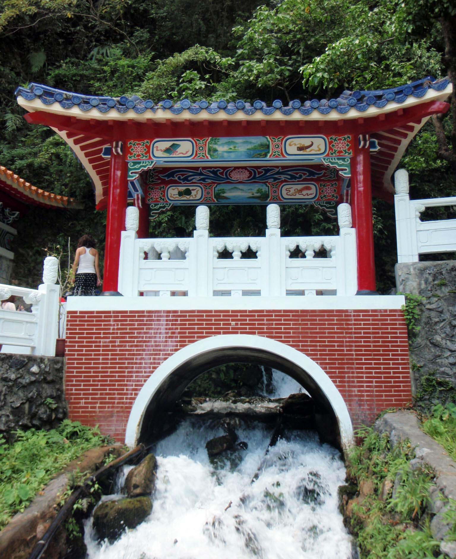 Taroko temple 2.jpg