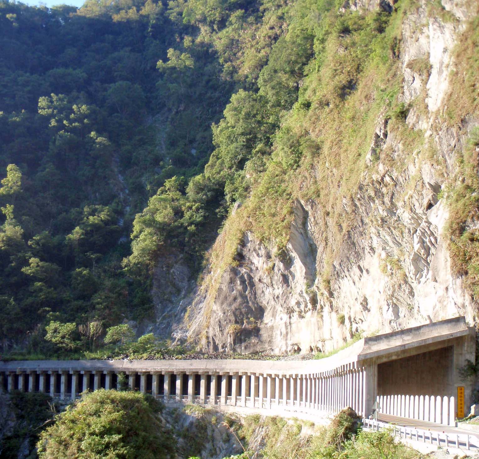 Taroko tunnel.jpg