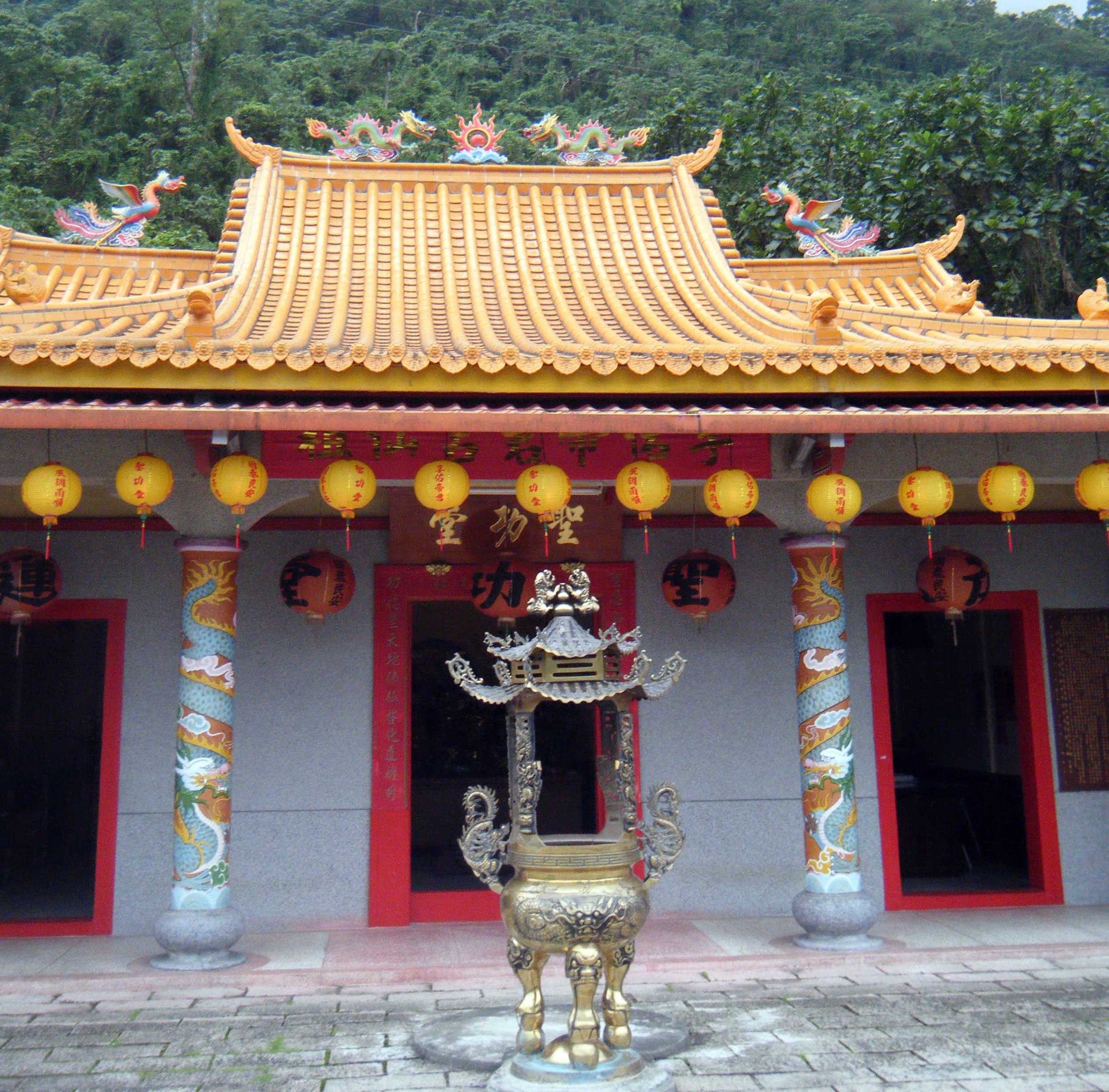 temple near Liyutan.jpg