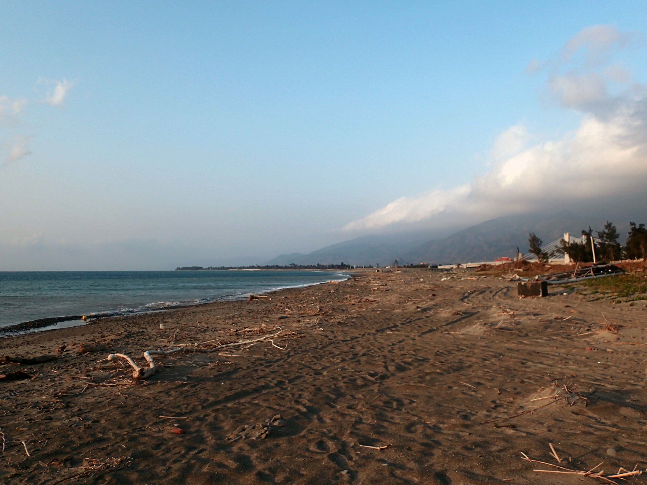 desolate beach near Checheng.jpg