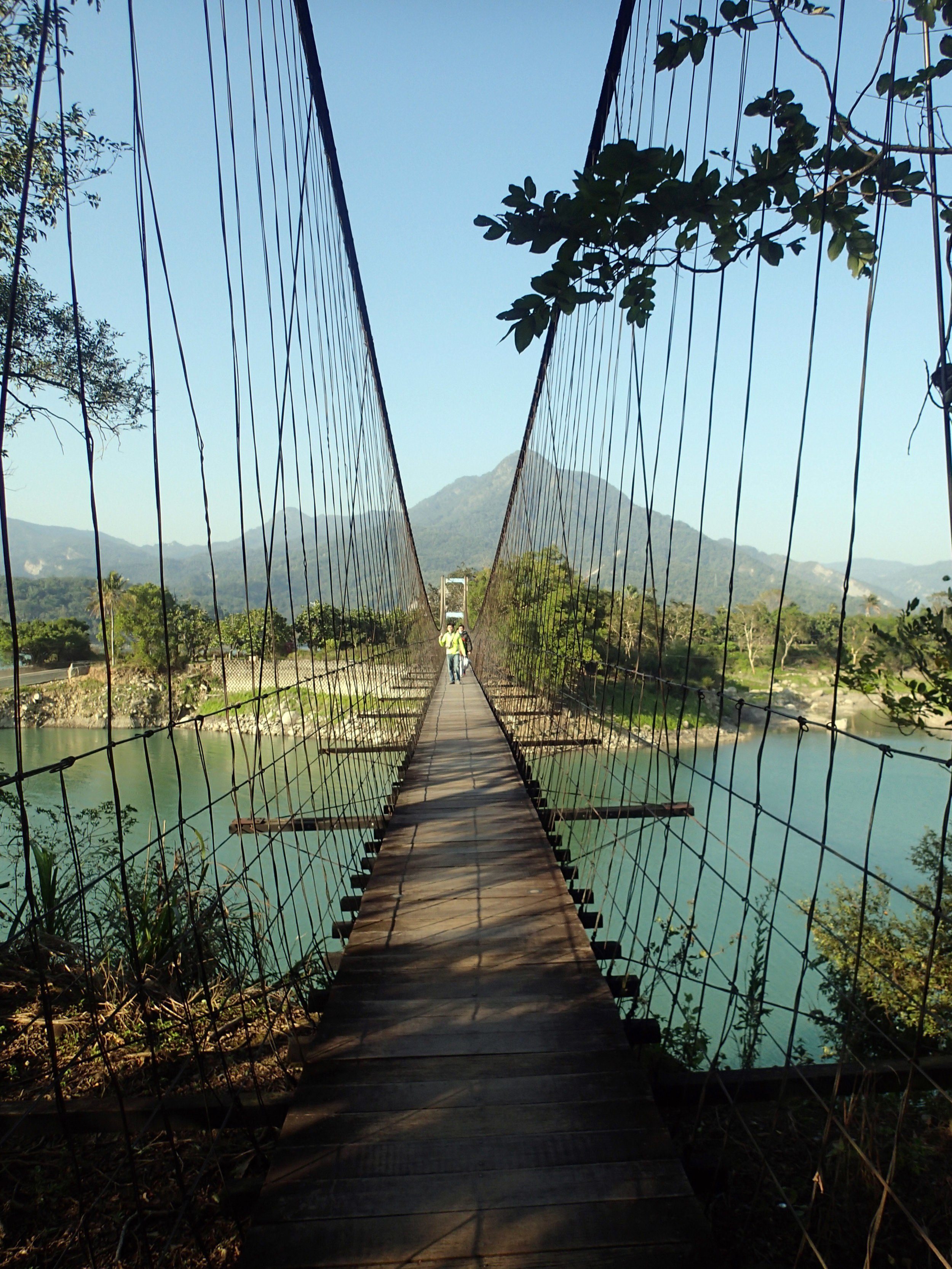 Lover's Park suspension bridge.jpg