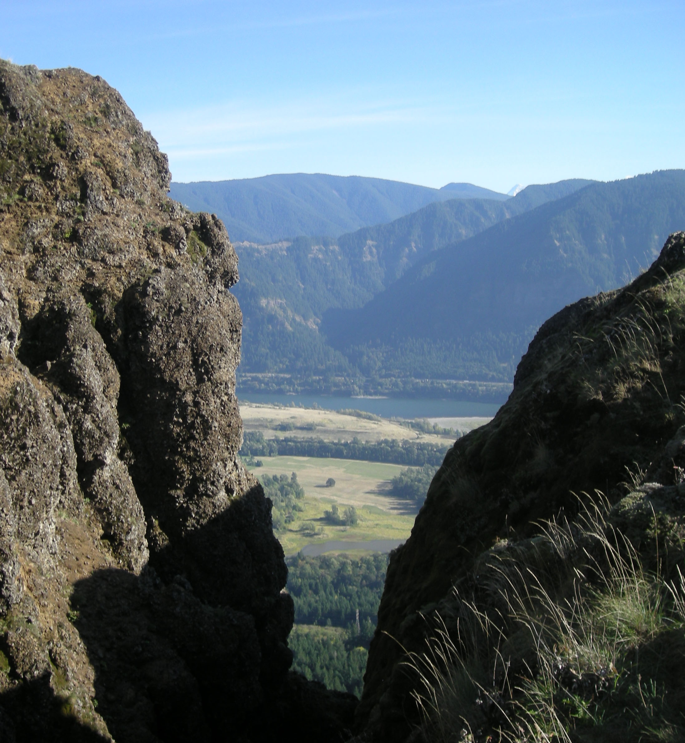 Beacon Rock State Park hiking.jpg