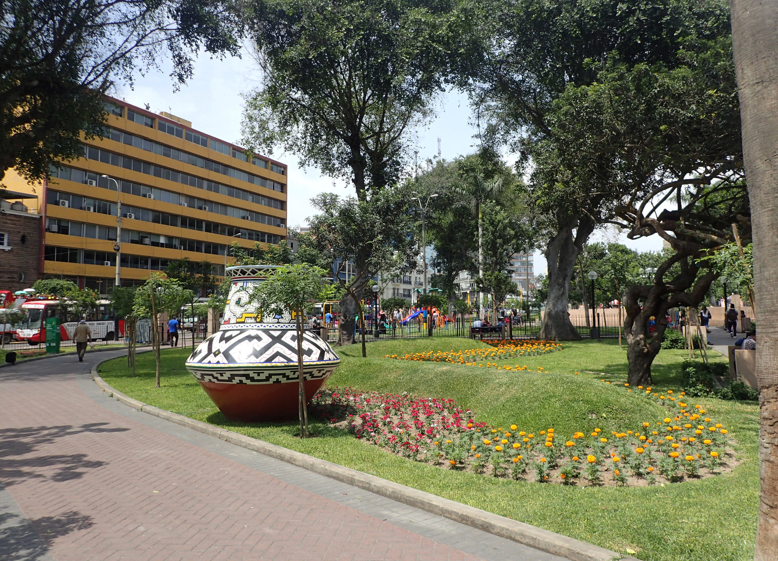 Parque Kennedy.jpg