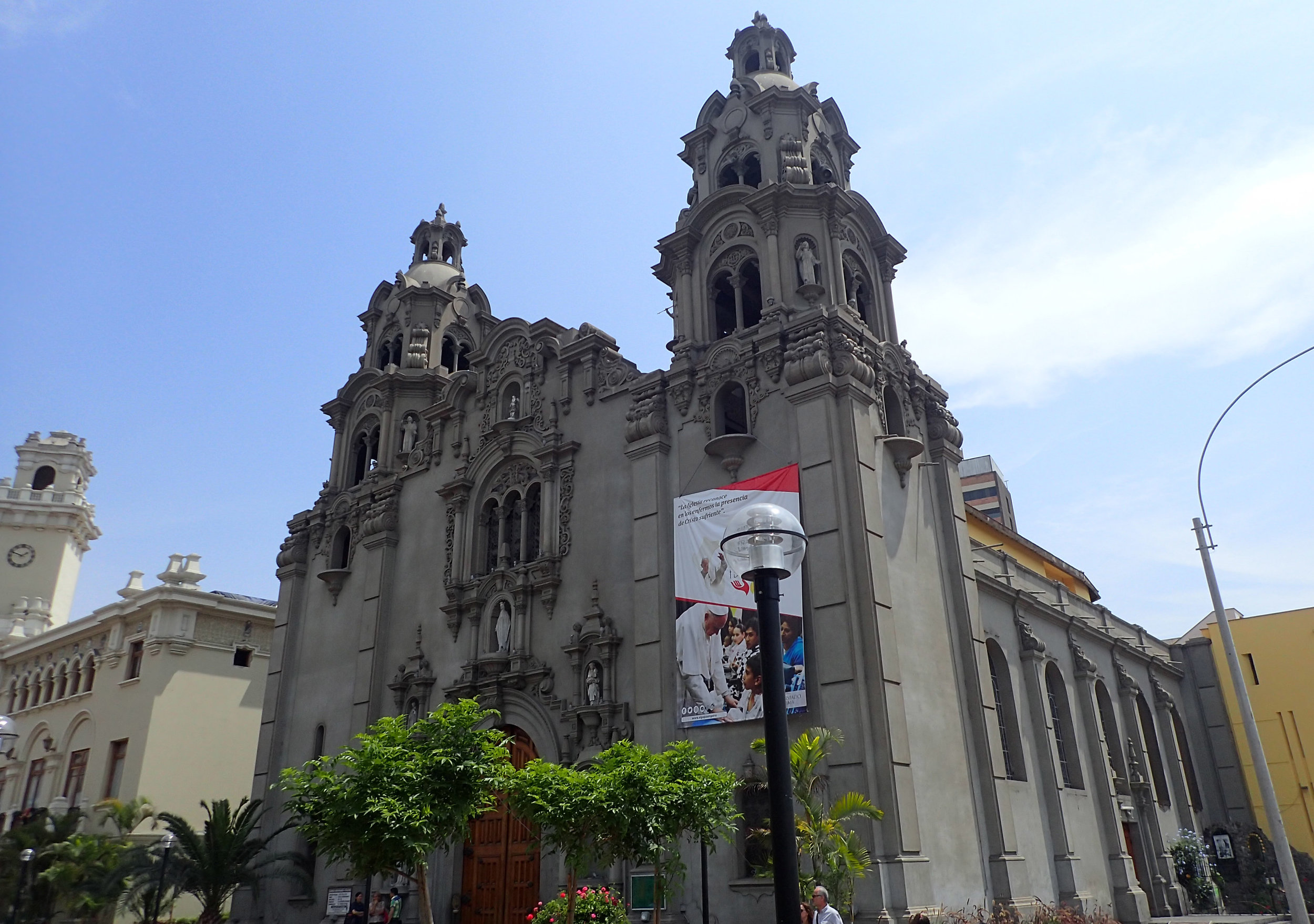 main park of Miraflores.jpg