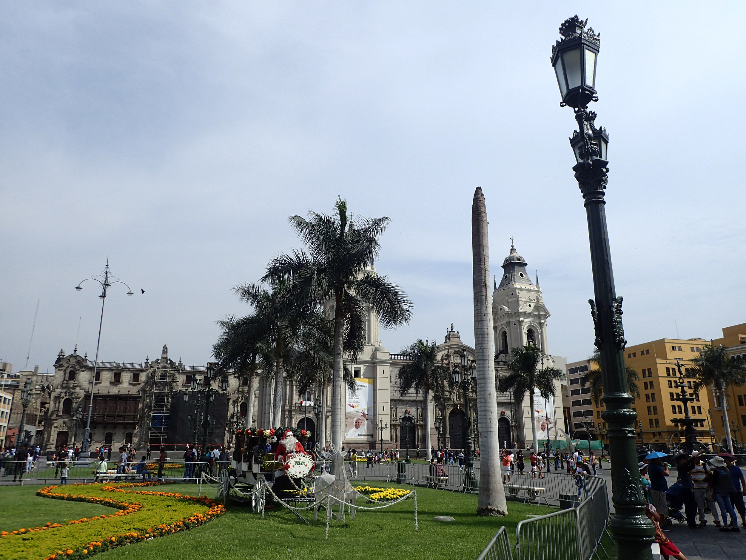 Santa in Lima.jpg